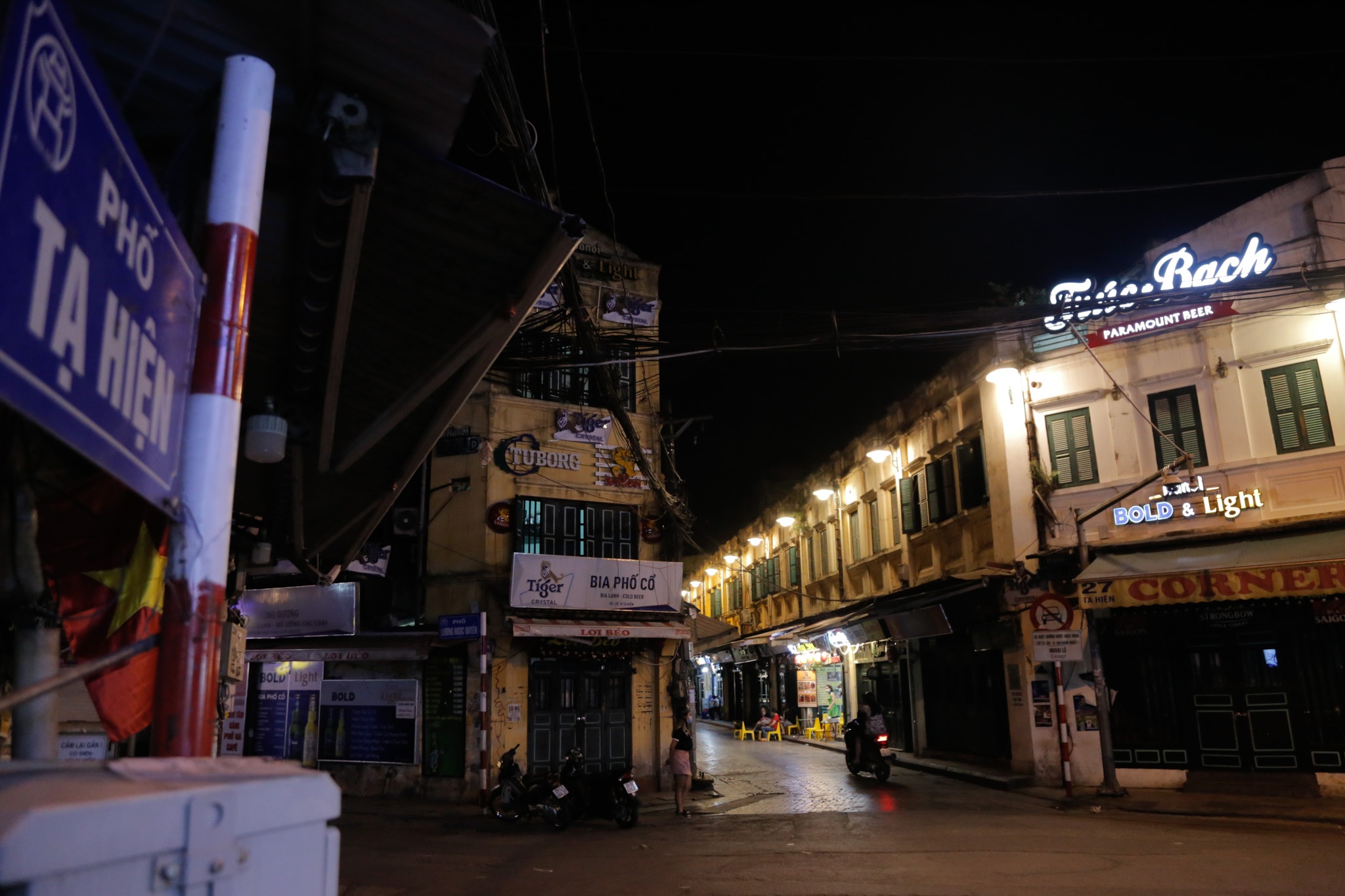 Tạ Hiện đóng cửa ảnh 1 Ta Hien dong cua anh 1