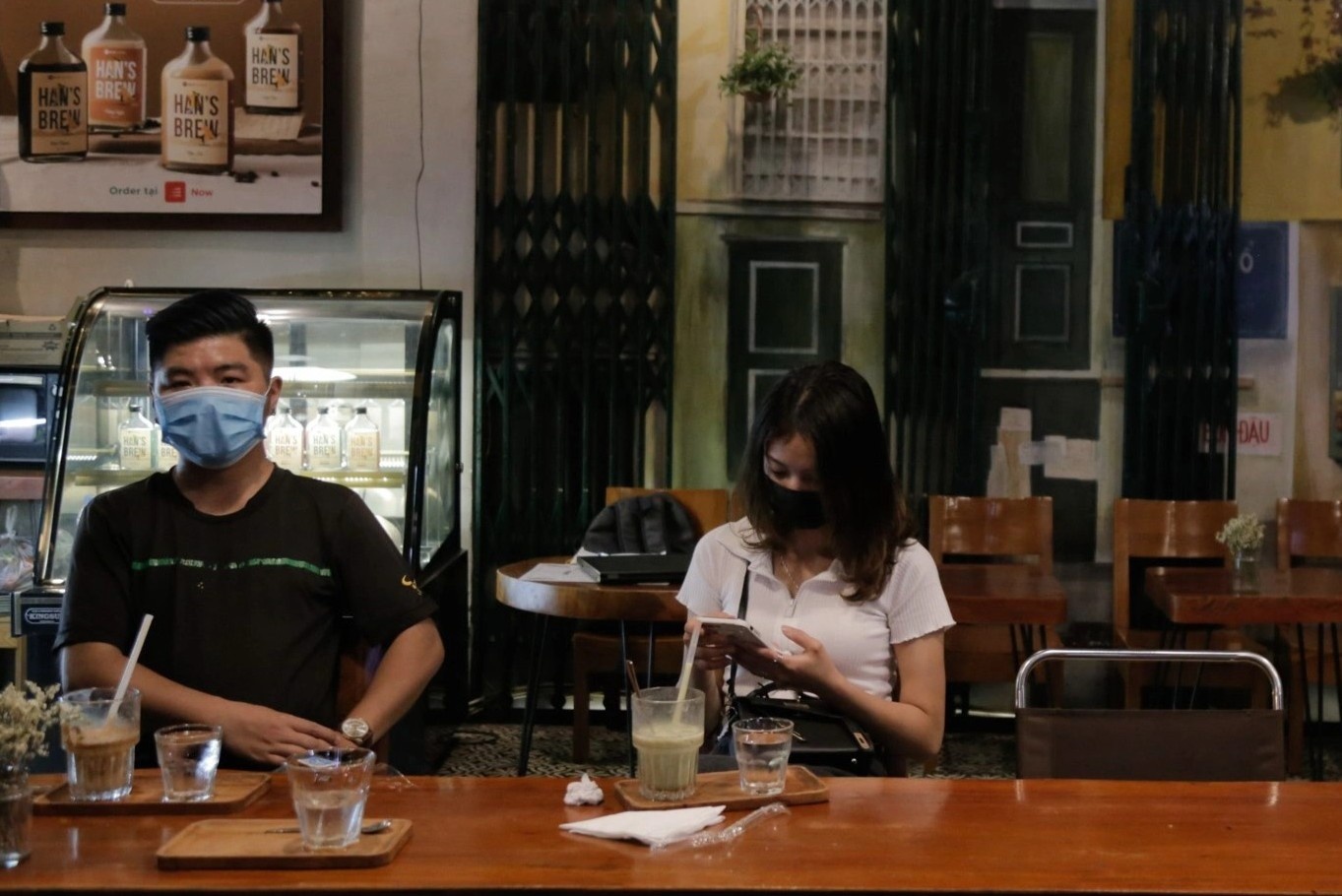 Pho bia Ta Hien, tra chanh Nha tho vang khach, dong cua som cuoi tuan hinh anh