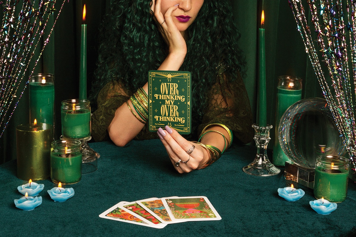 mat trai xu huong nghien xem tarot anh 1