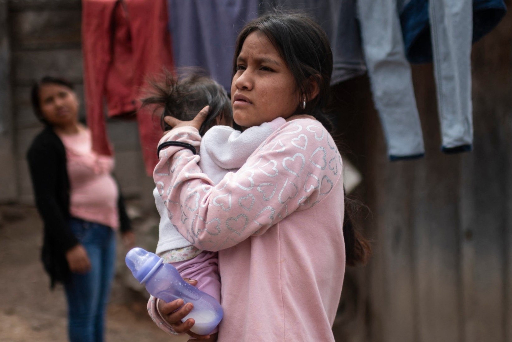 Nhung co be chua day 10 tuoi bi ban di lam vo hinh anh