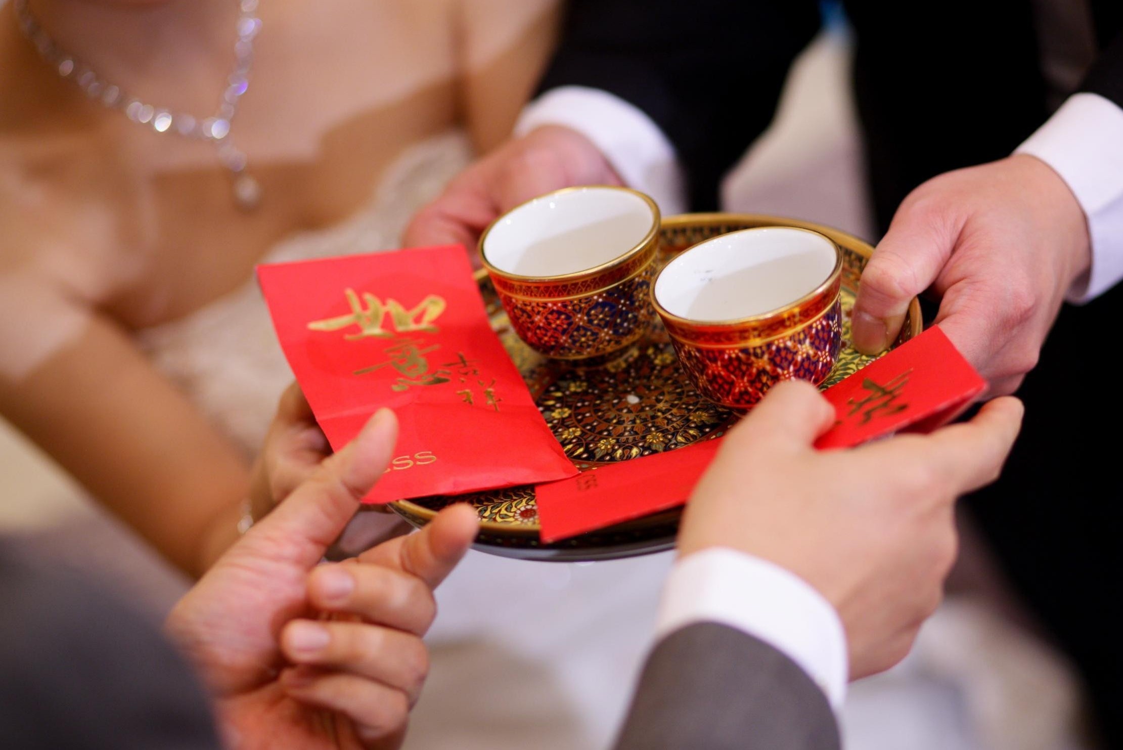 19 nguoi dan ong cung chung 2 vo o Trung Quoc hinh anh