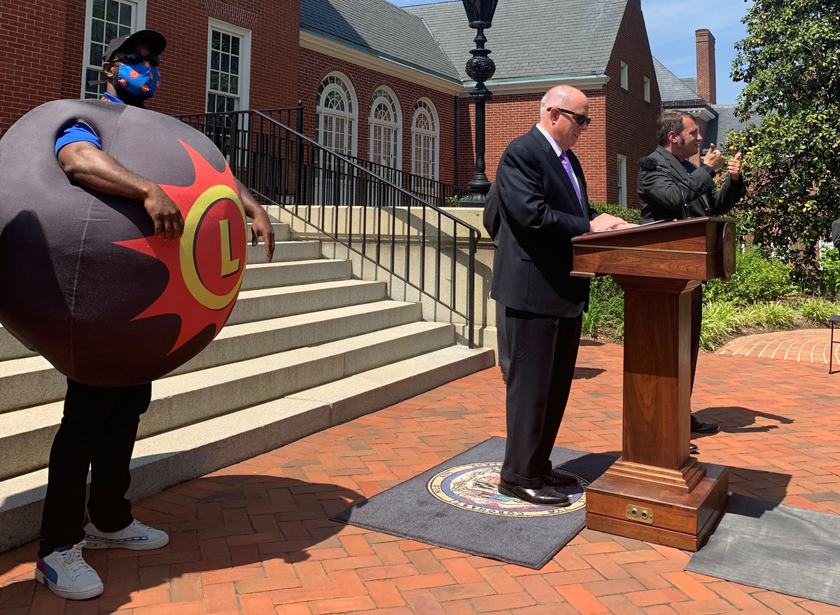 tai nghien co bac khi tiem vaccine Covid-19 anh 1