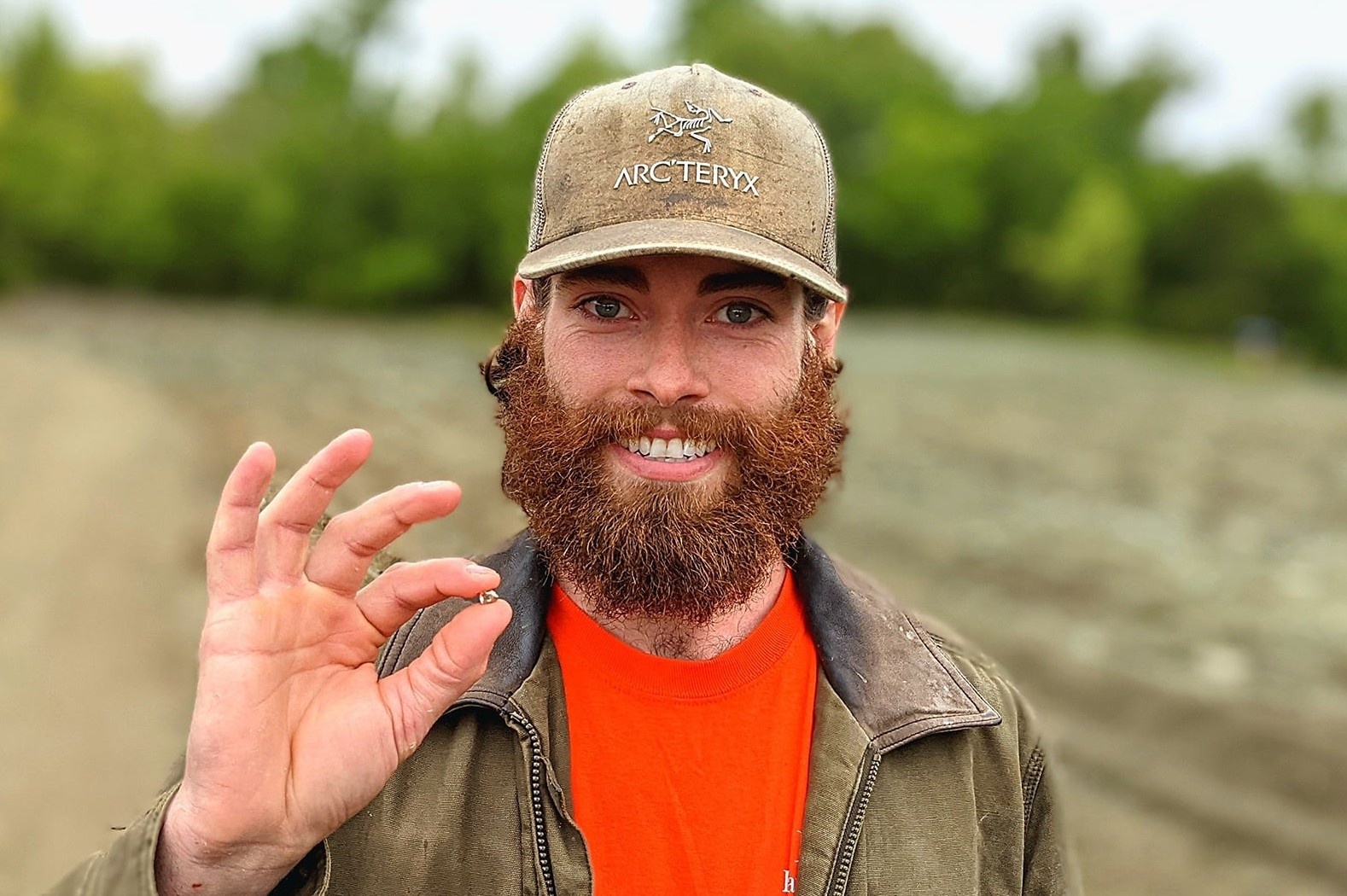 Di xuyen nuoc My de dao kim cuong cau hon ban gai hinh anh