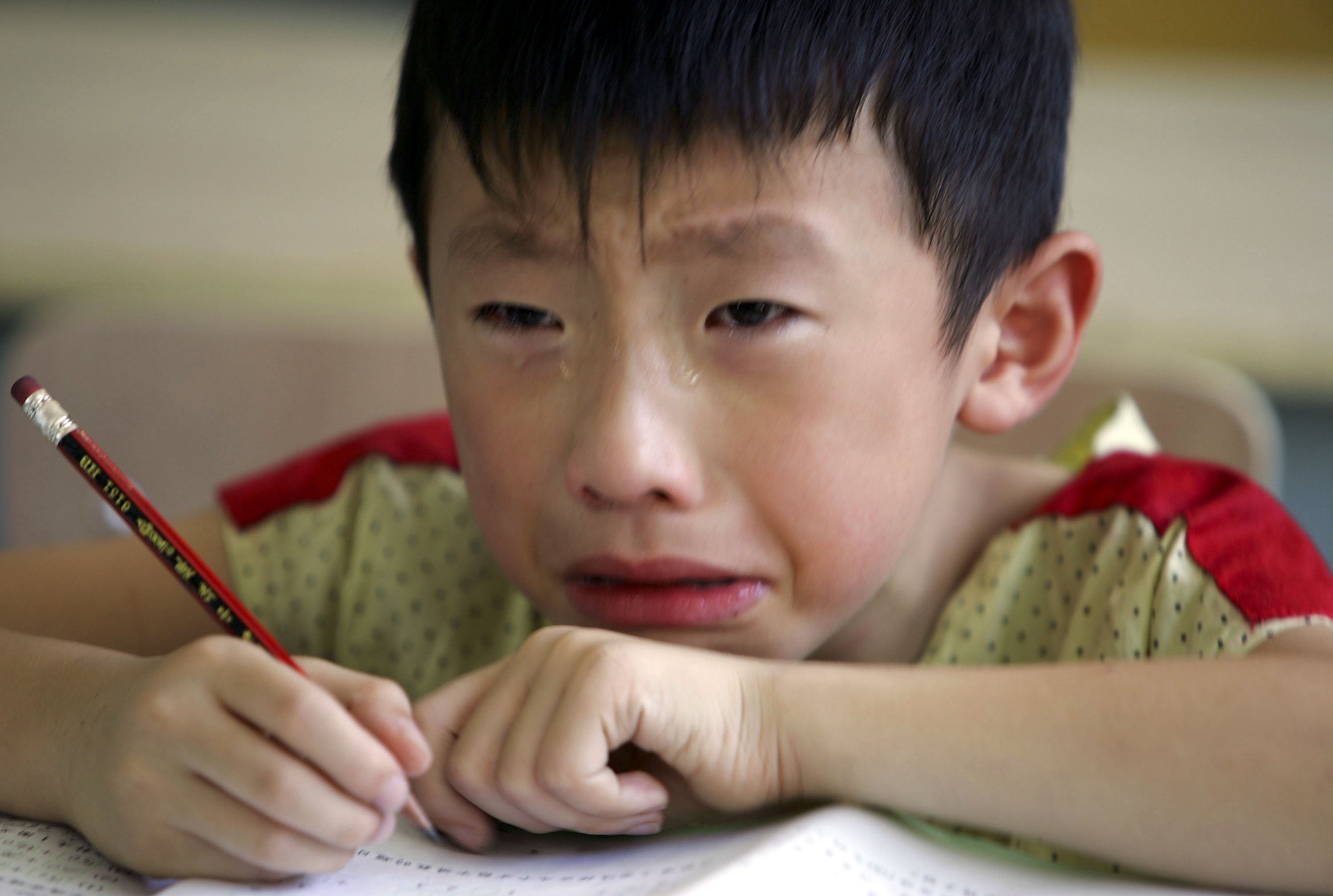 Den thong minh giup bo me Trung Quoc giam sat con hoc hinh anh