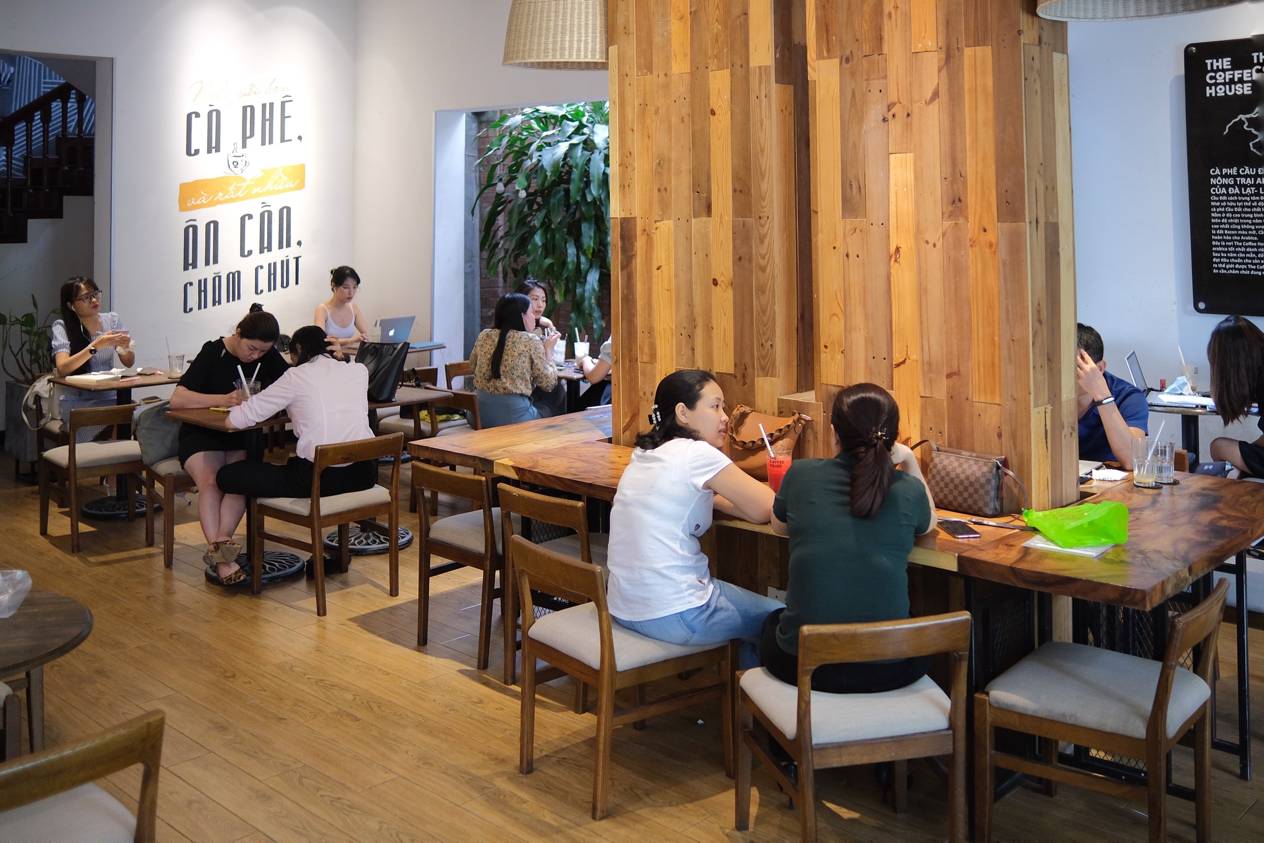 gioi tre Ha Noi voi tim den quan ca phe anh 4