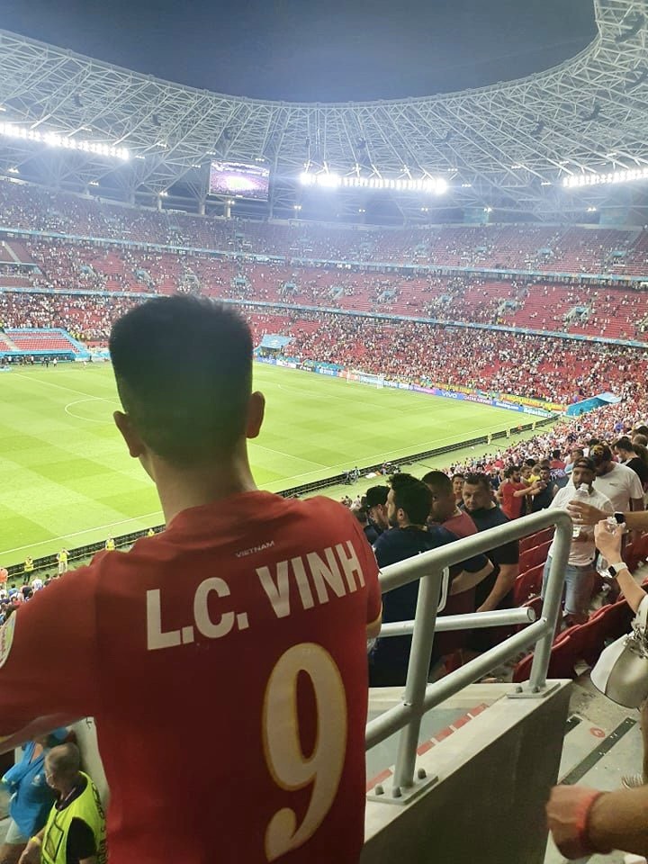 nguoi Viet ke chuyen dem quoc ky toi xem Euro anh 1