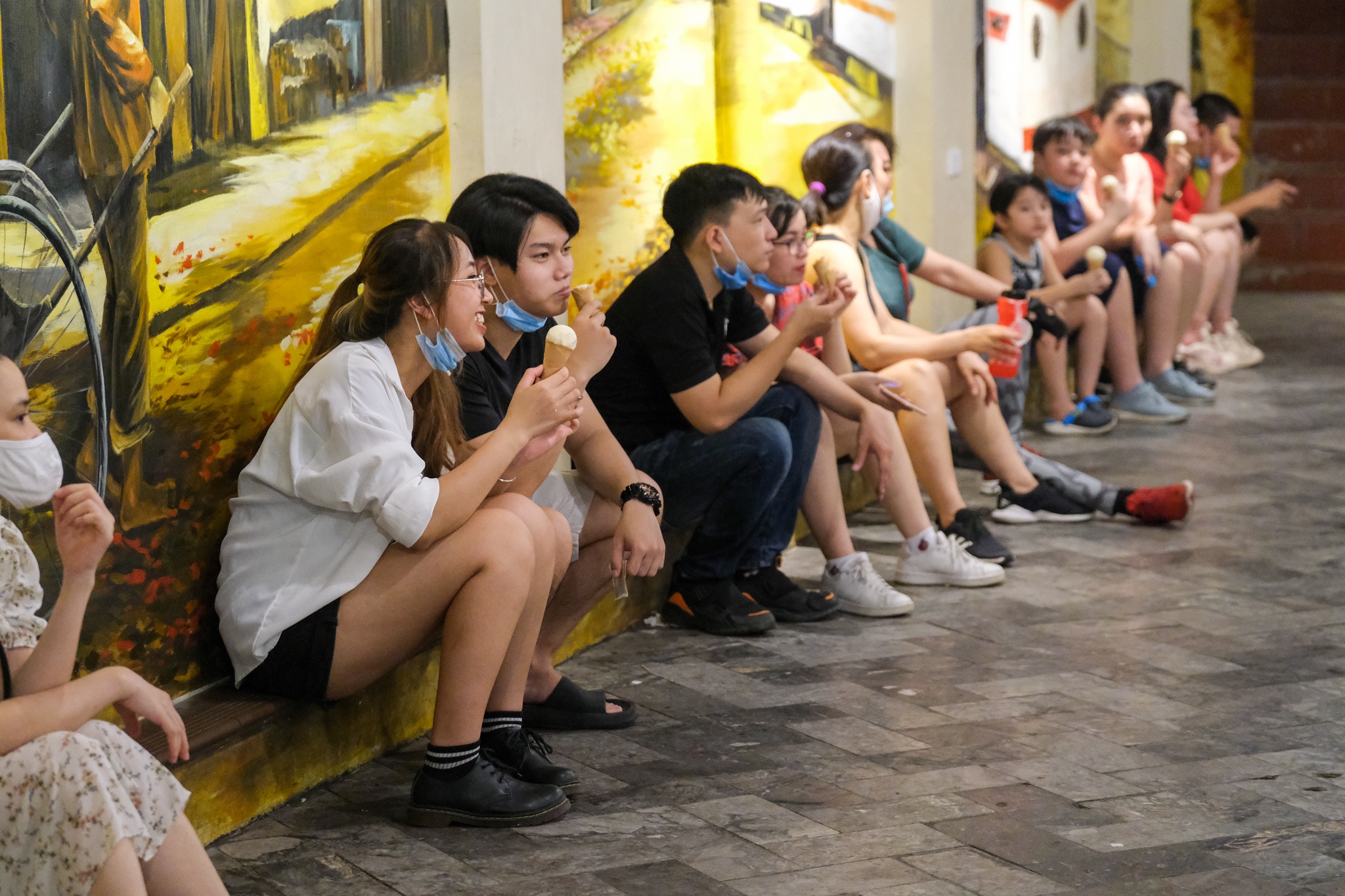 giới trẻ Hà Nội tìm đến kem Tràng Tiền,  Thủy Tạ  ảnh 5 gioi tre Ha Noi tim den kem Trang Tien,  Thuy Ta anh 5