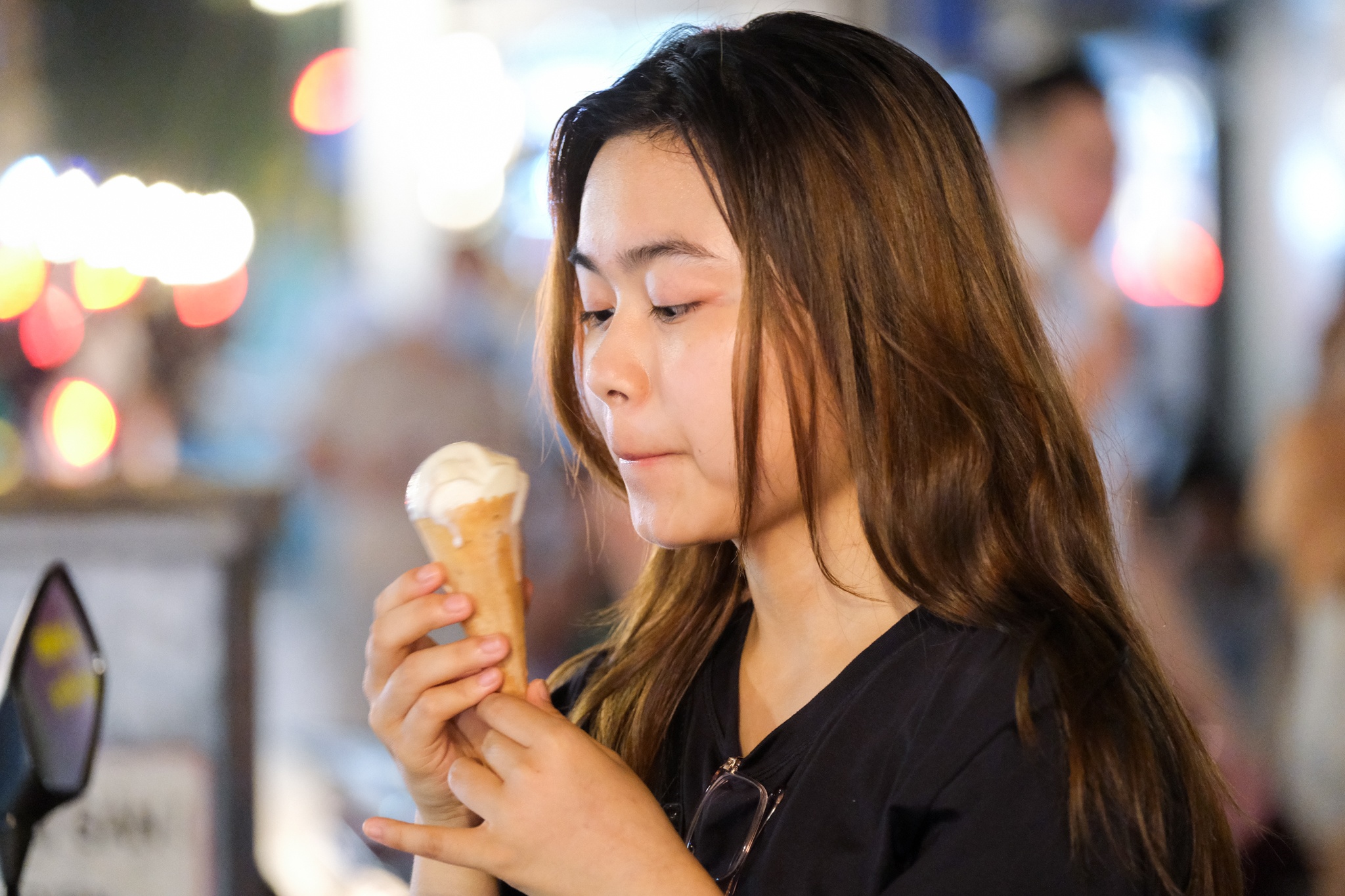 giới trẻ Hà Nội tìm đến kem Tràng Tiền,  Thủy Tạ  ảnh 6 gioi tre Ha Noi tim den kem Trang Tien,  Thuy Ta anh 6