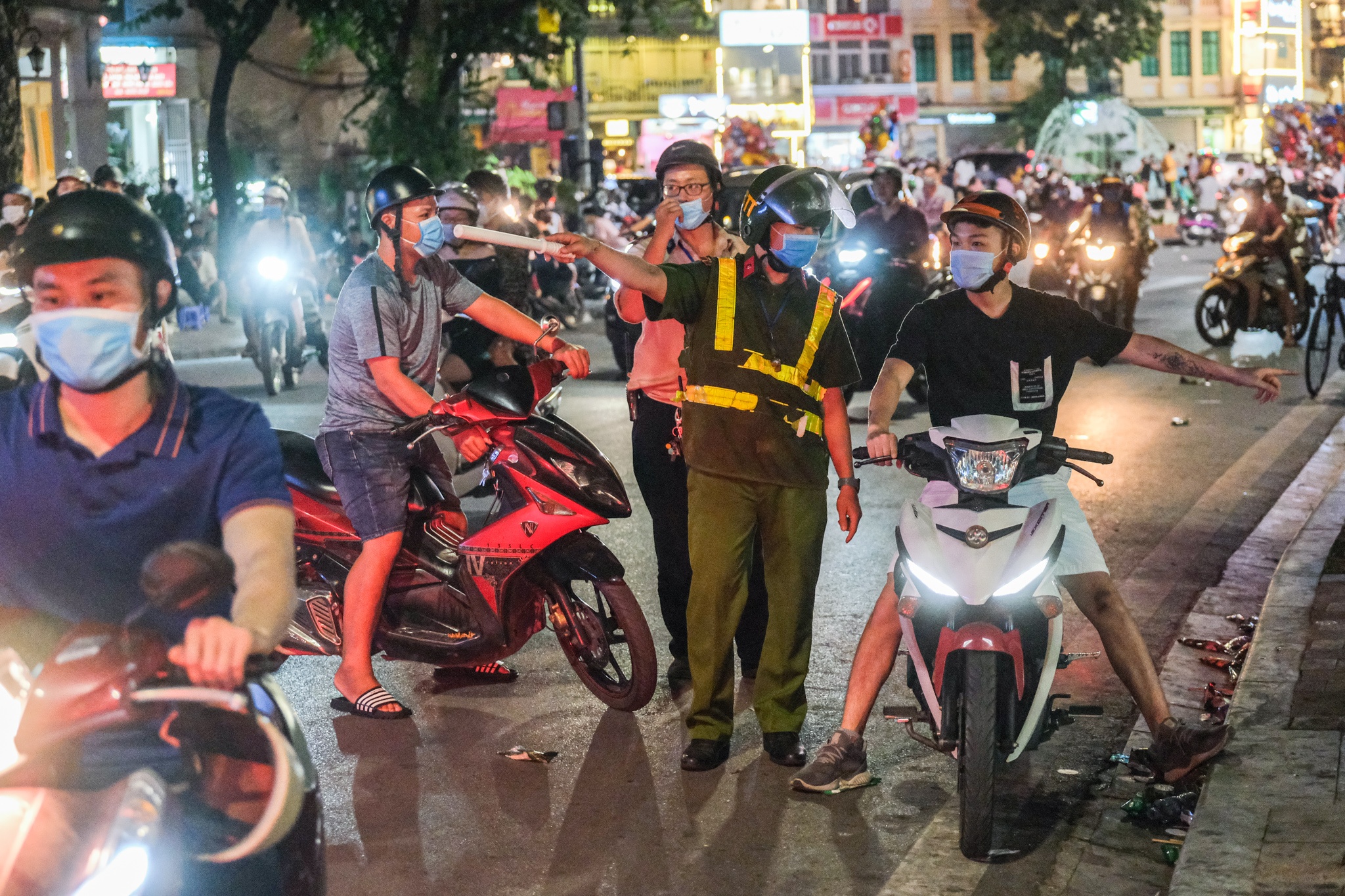 giới trẻ Hà Nội tìm đến kem Tràng Tiền,  Thủy Tạ  ảnh 9 gioi tre Ha Noi tim den kem Trang Tien,  Thuy Ta anh 9