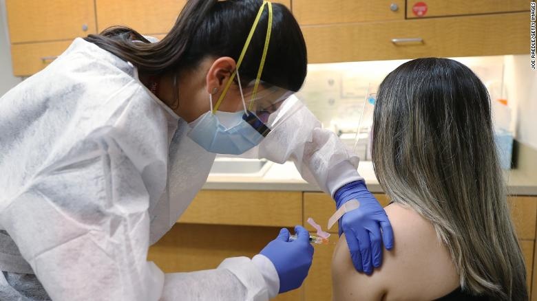 Gioi tre Han Quoc thanh nan nhan cua viec thieu vaccine Covid-19 hinh anh