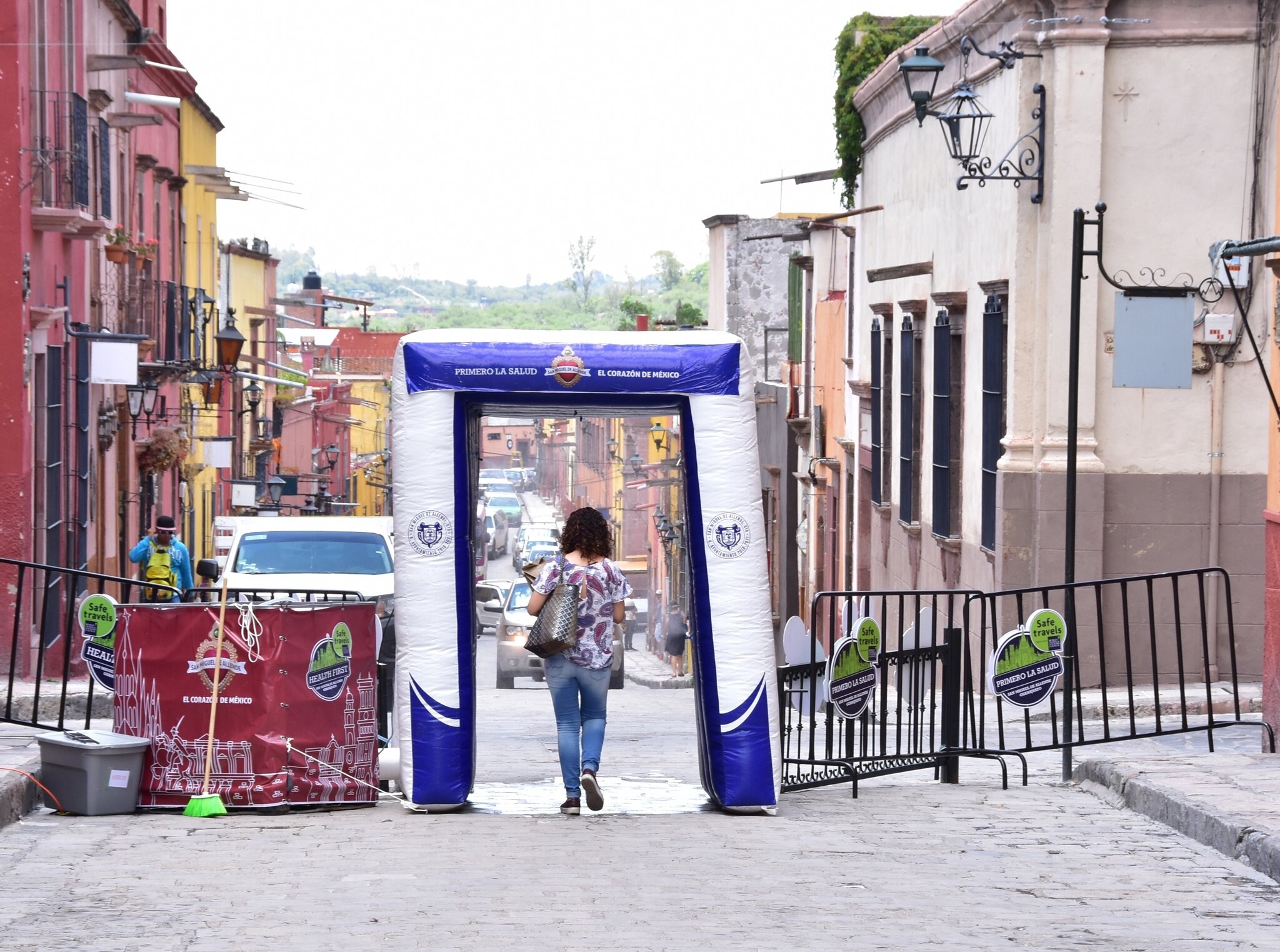 du khach My mang theo Covid-19 anh 4