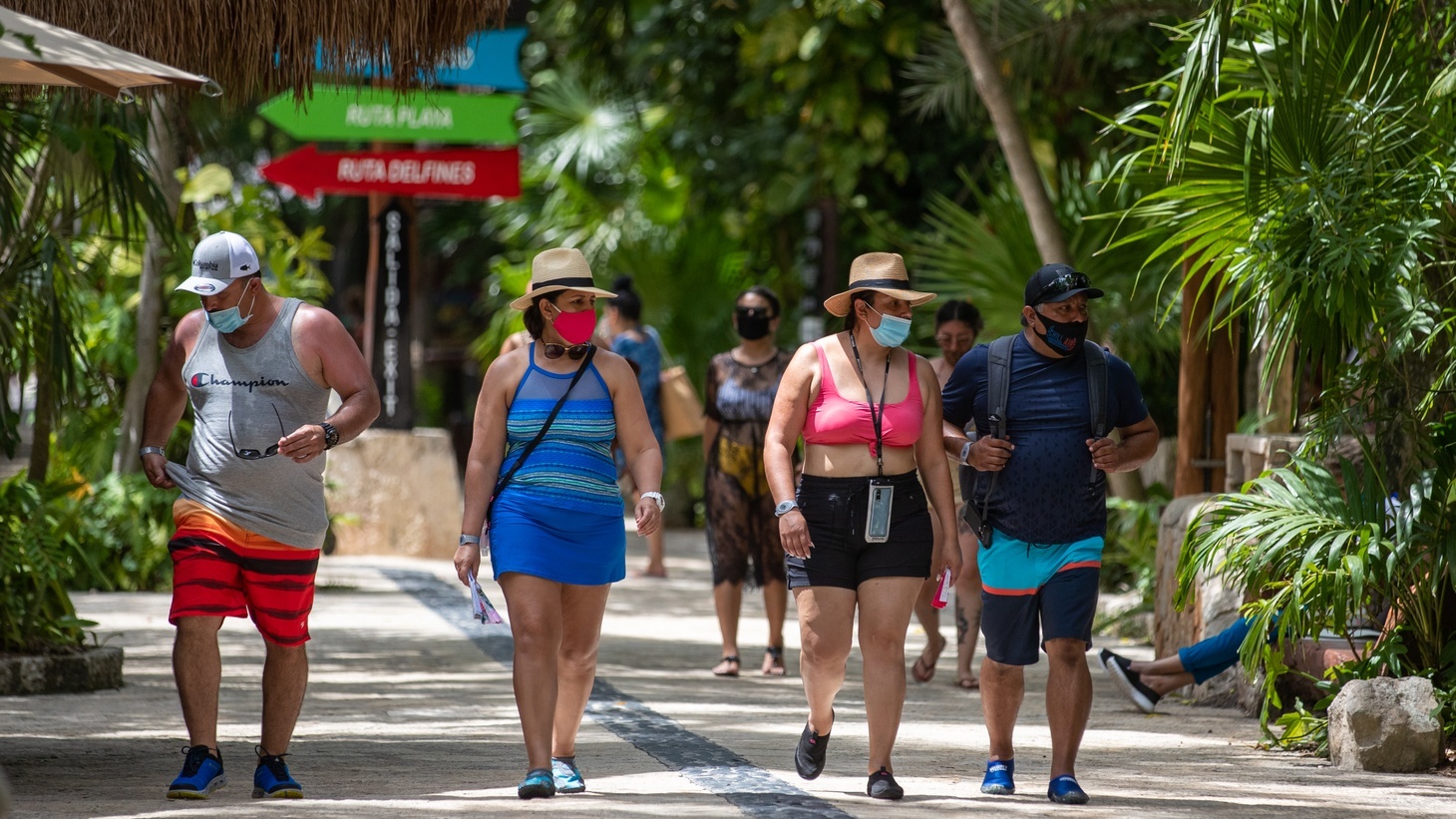 du khach My mang theo Covid-19 anh 2