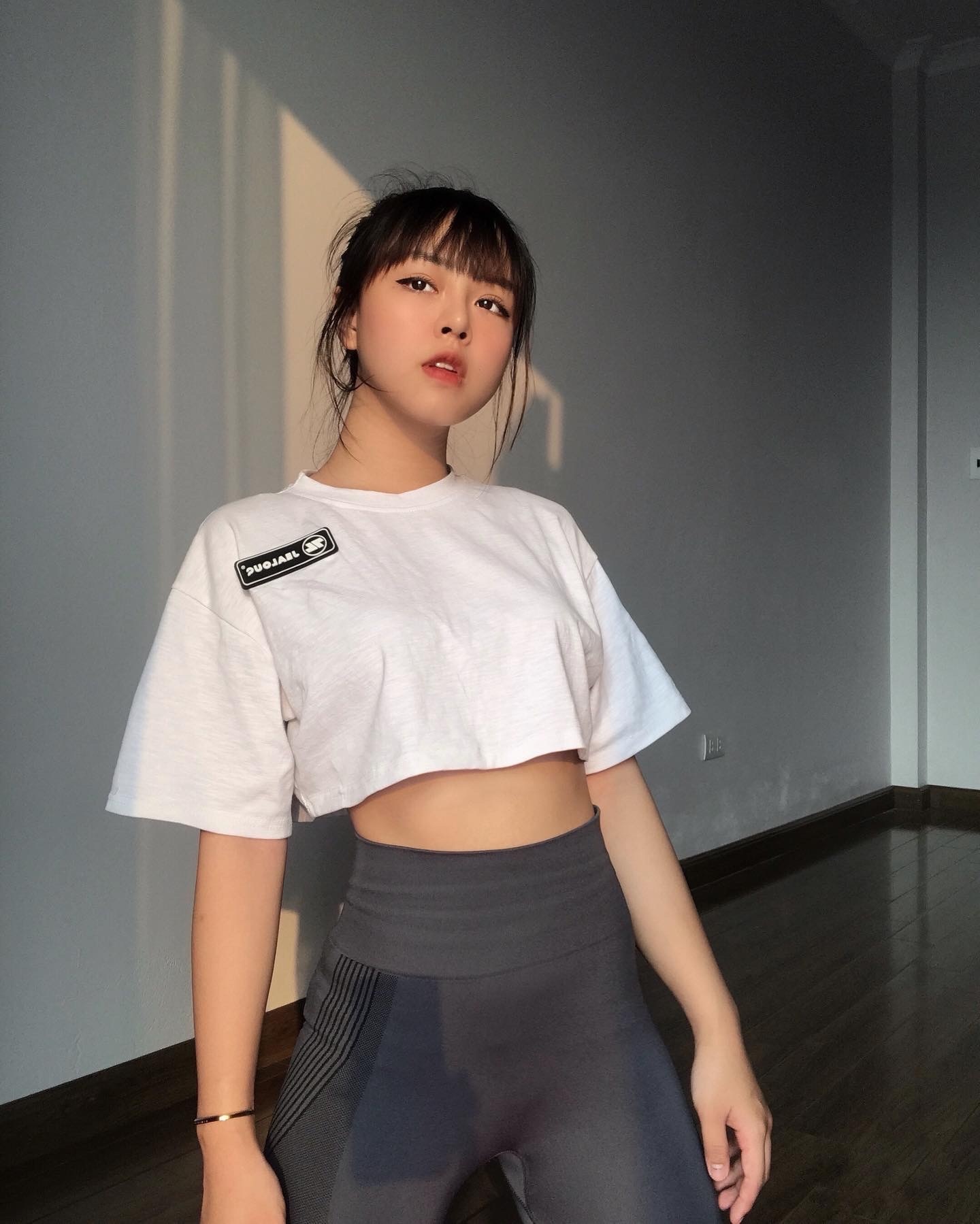 gioi tre tap gym giam can khi o nha anh 2