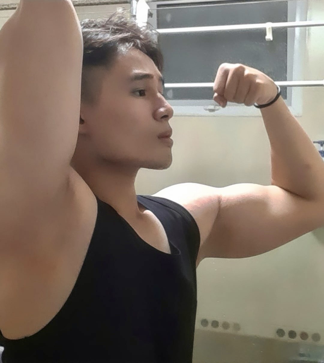 gioi tre tap gym giam can khi o nha anh 6