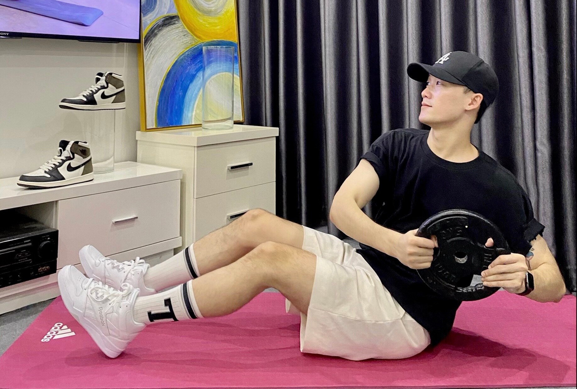 gioi tre tap gym giam can khi o nha anh 5