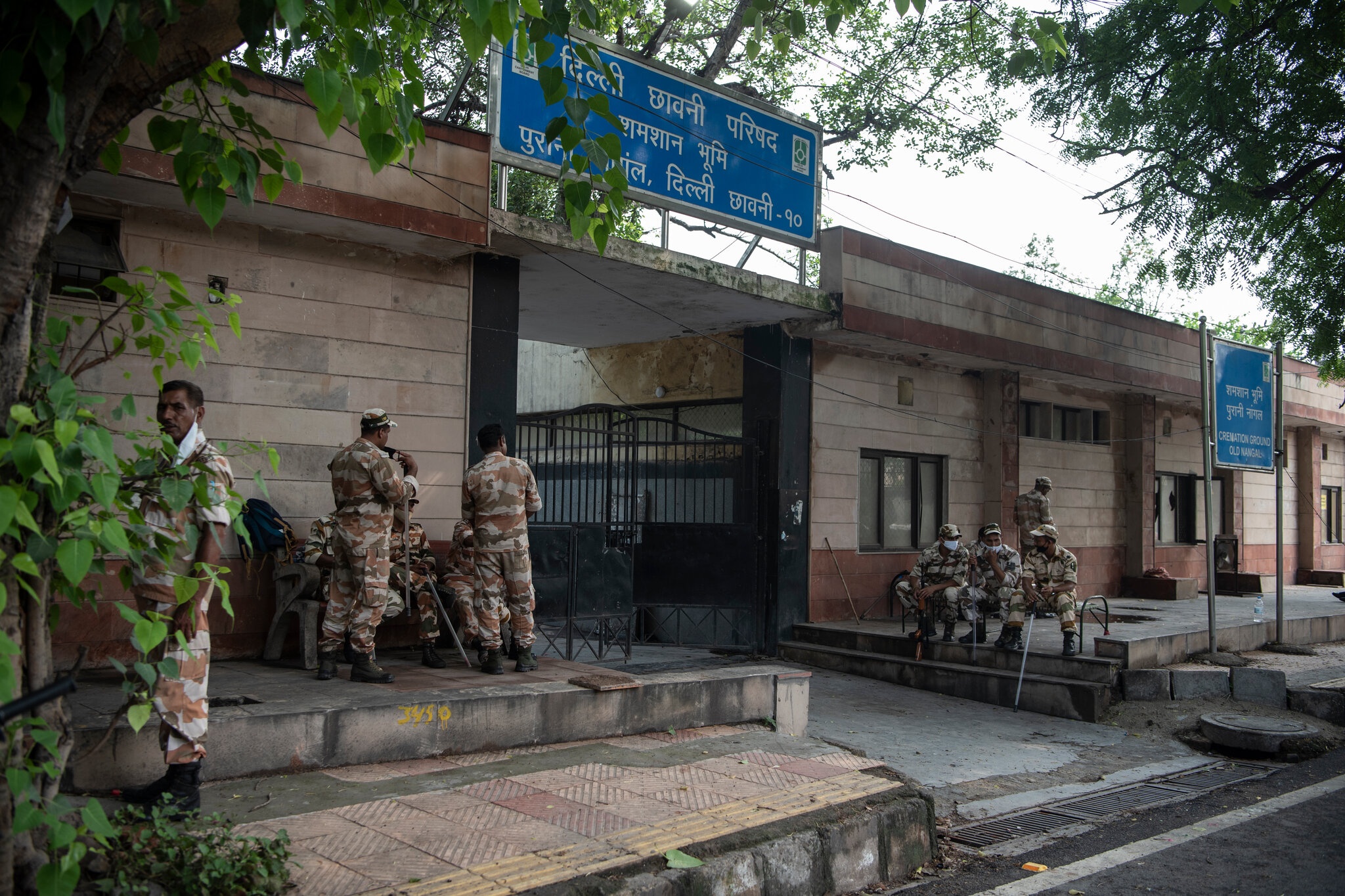 co be 9 tuoi bi cuong hiep tap the anh 2