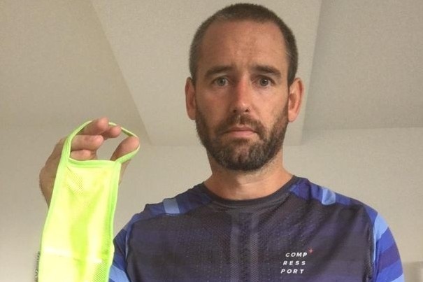 Bi truc xuat khoi Singapore vi khong deo khau trang hinh anh