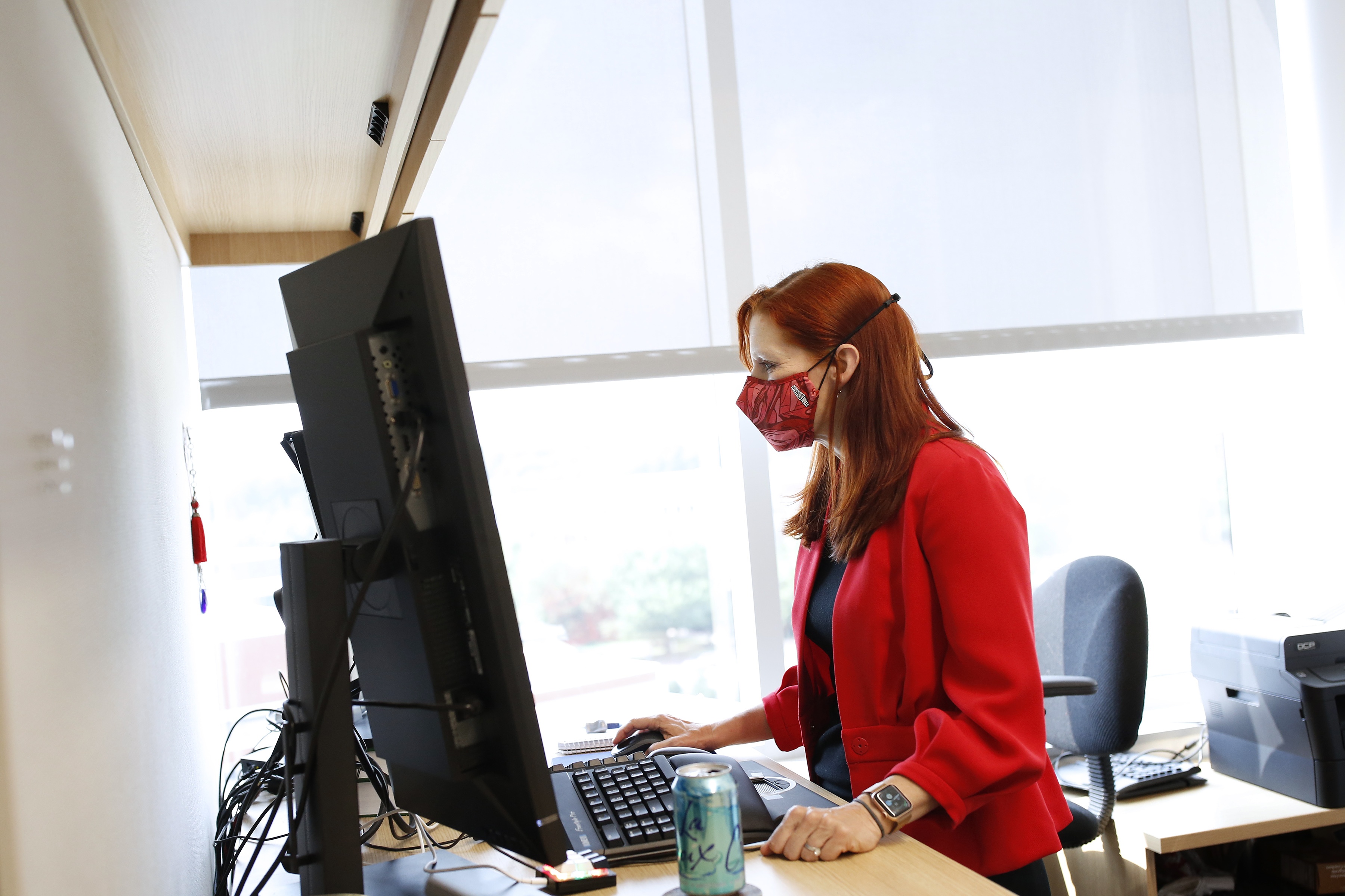 giao vien thao khau trang anh 3