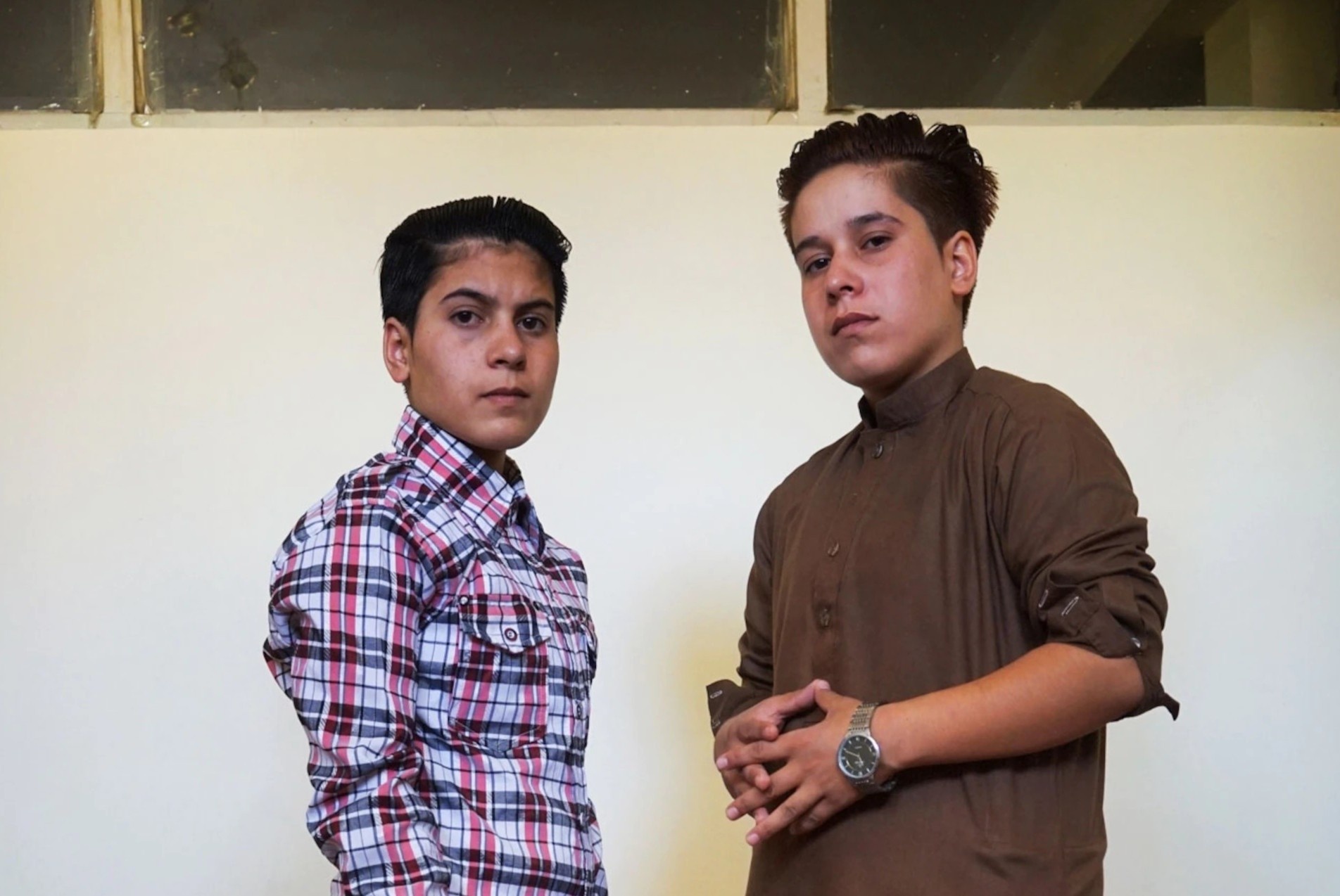 Nhung be gai phai gia trai de duoc tu do o Afghanistan hinh anh