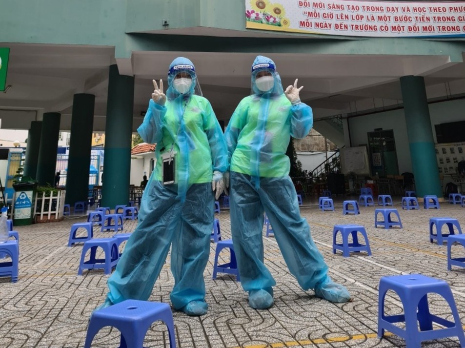 cap chi em cung nhau chong dich anh 1