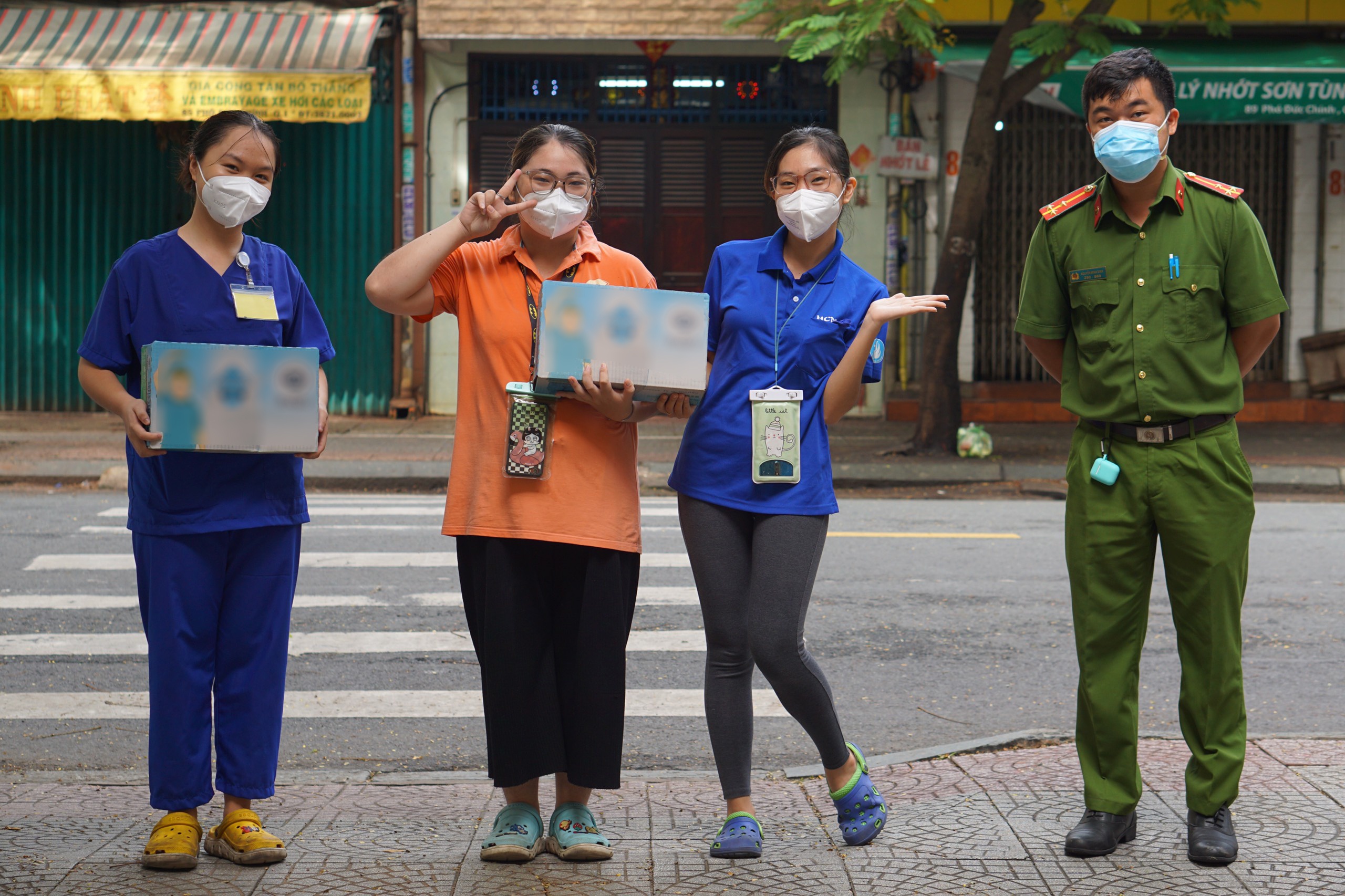 vua hoc online vua chong dich anh 3