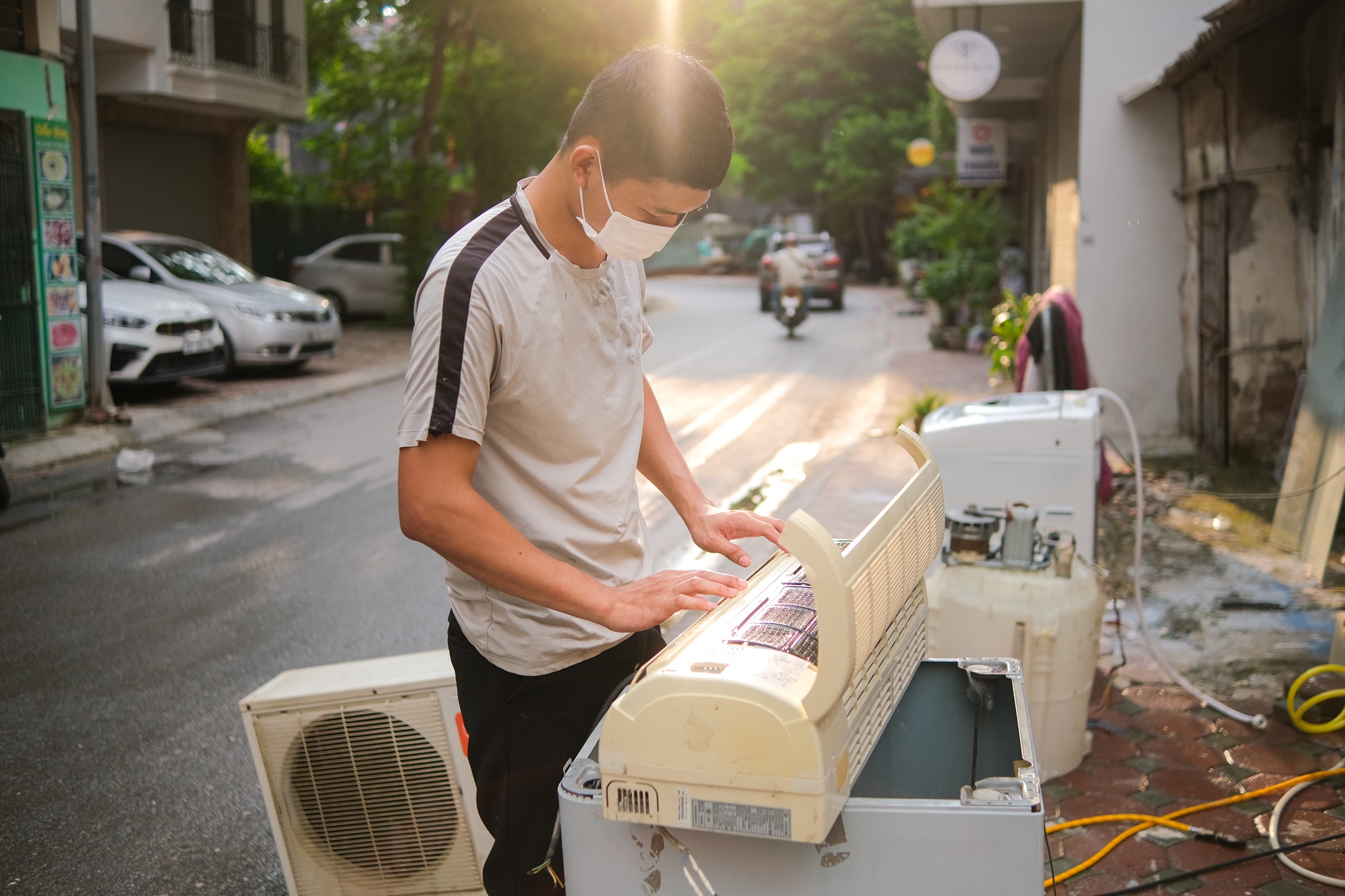 Tho sua dien lanh o Ha Noi: 'Chua luc nao ranh roi nhu vay' hinh anh