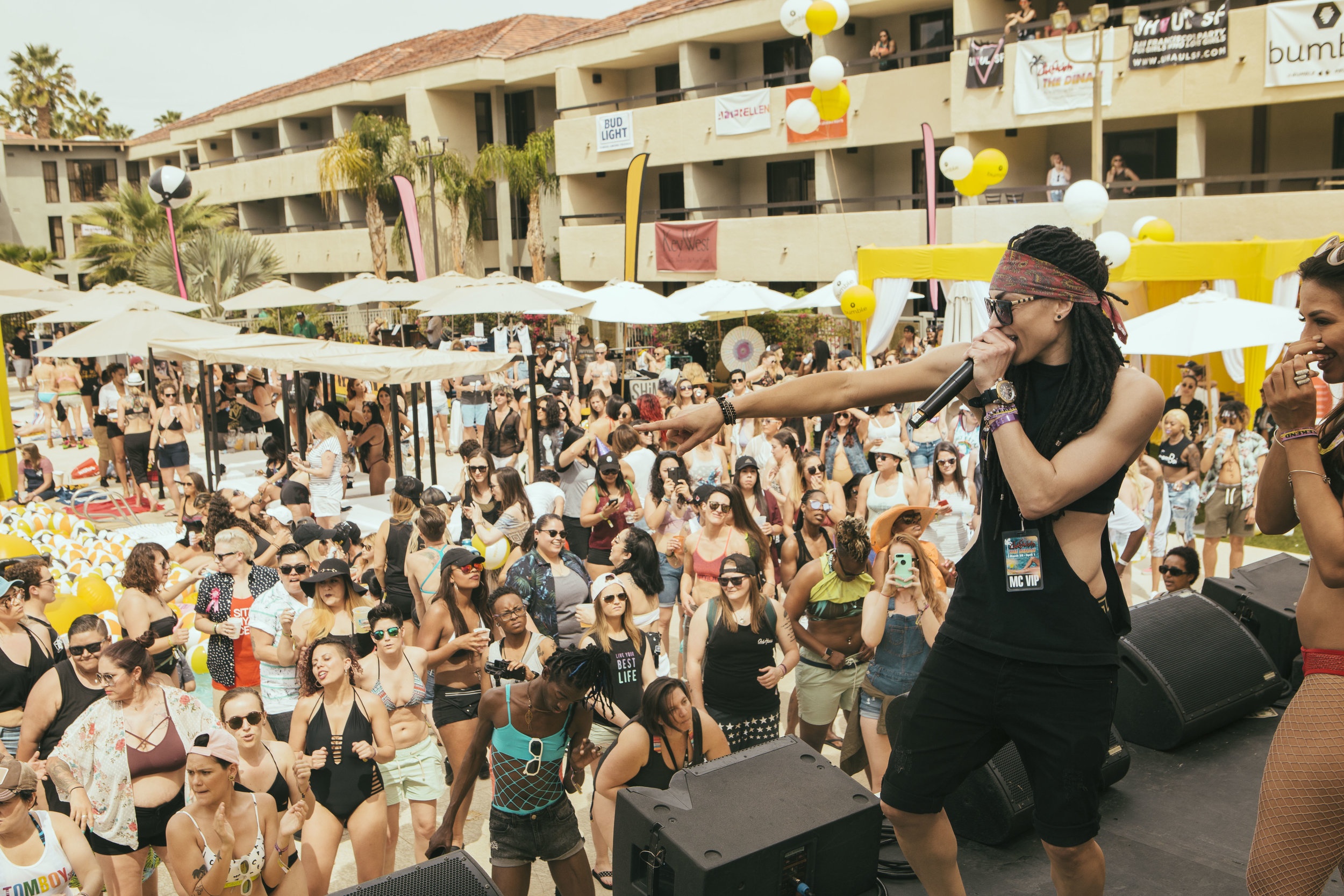 bua tiec dong tinh nu lon nhat the gioi anh 3