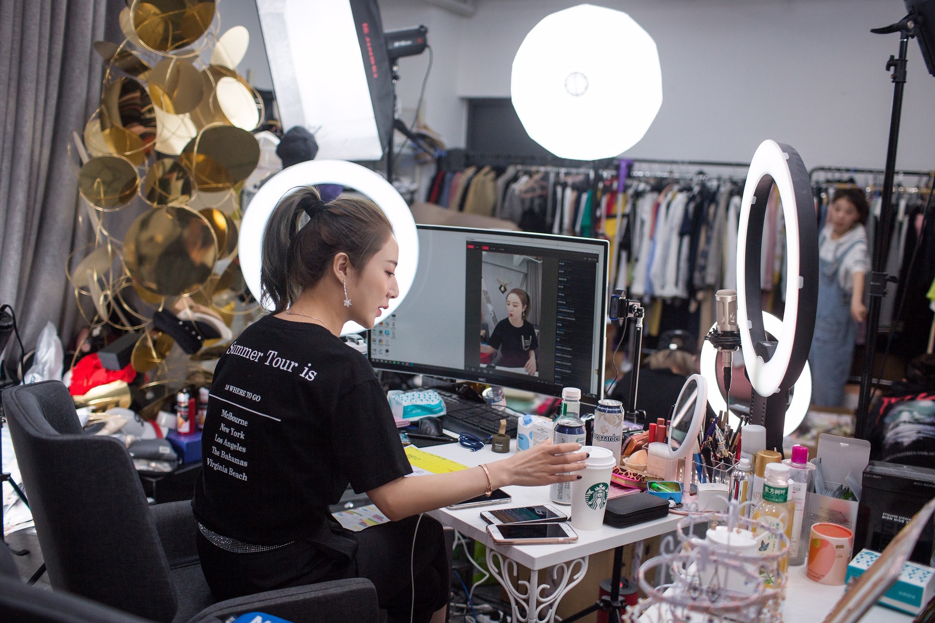 nguoi tre nghi viec trong dich anh 1