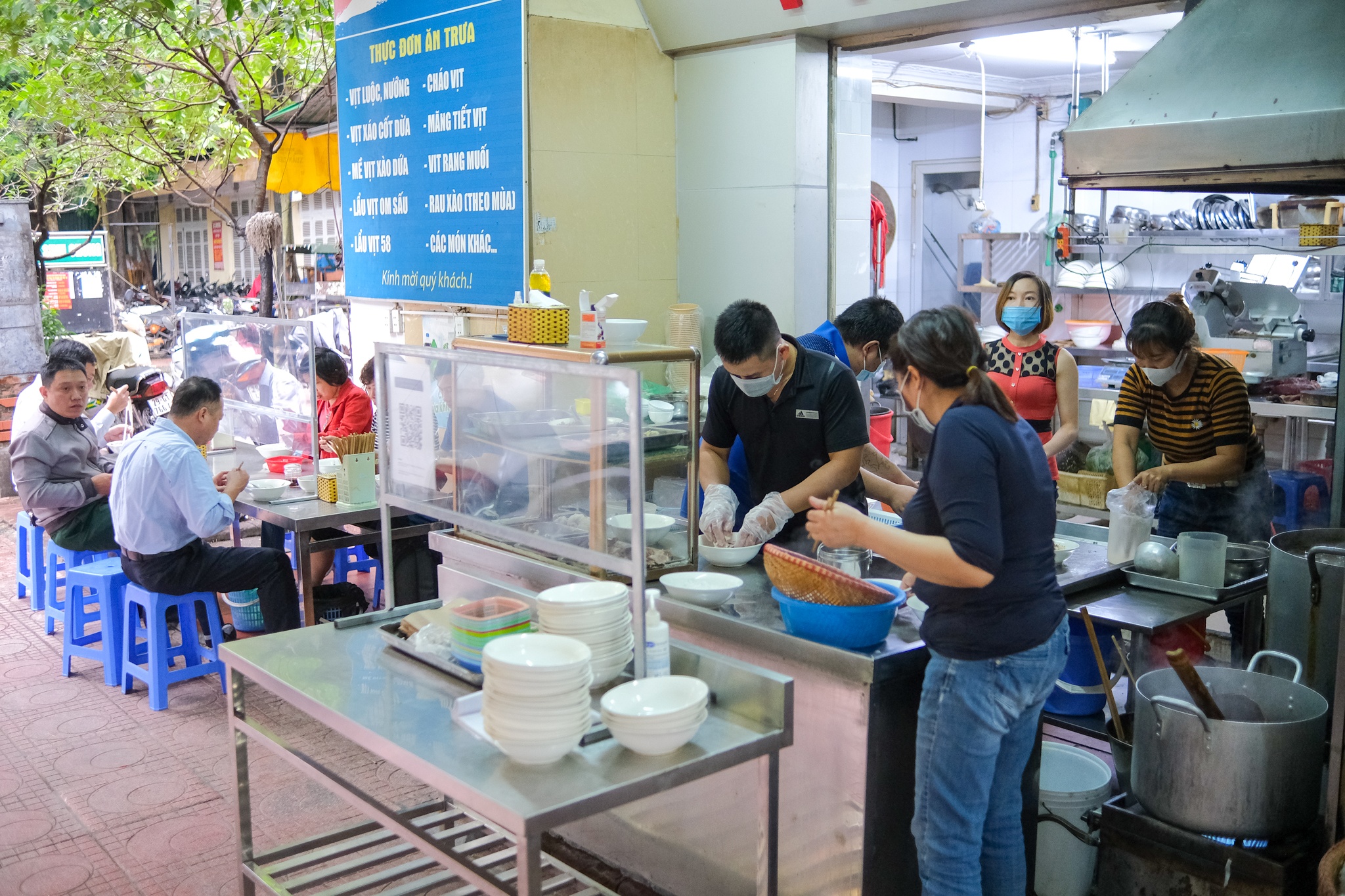 tấp nập ghé quán phở ăn sáng ảnh 1 tap nap ghe quan pho an sang anh 1