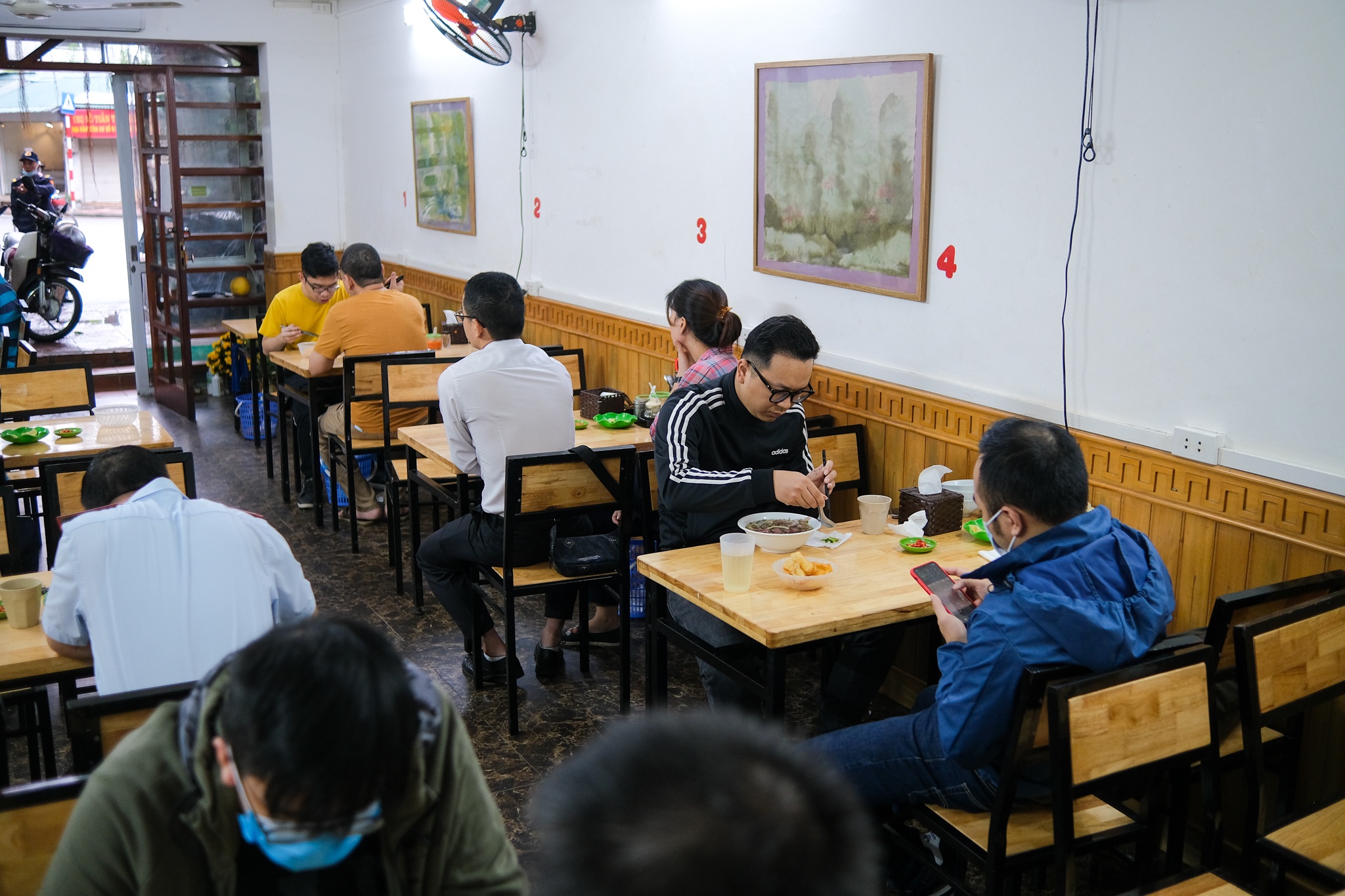 tấp nập ghé quán phở ăn sáng ảnh 7 tap nap ghe quan pho an sang anh 7