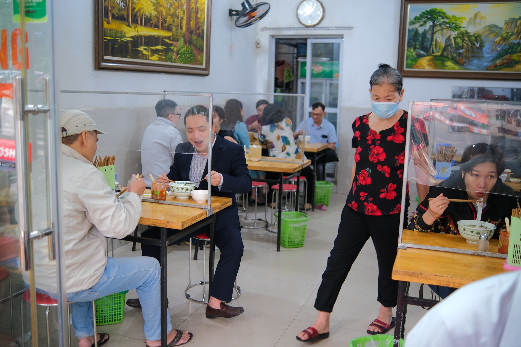 tấp nập ghé quán phở ăn sáng ảnh 9 tap nap ghe quan pho an sang anh 9