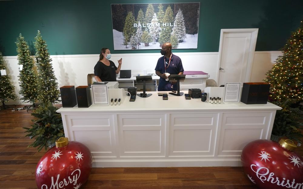 giu chan nhan vien hau Covid-19 anh 2