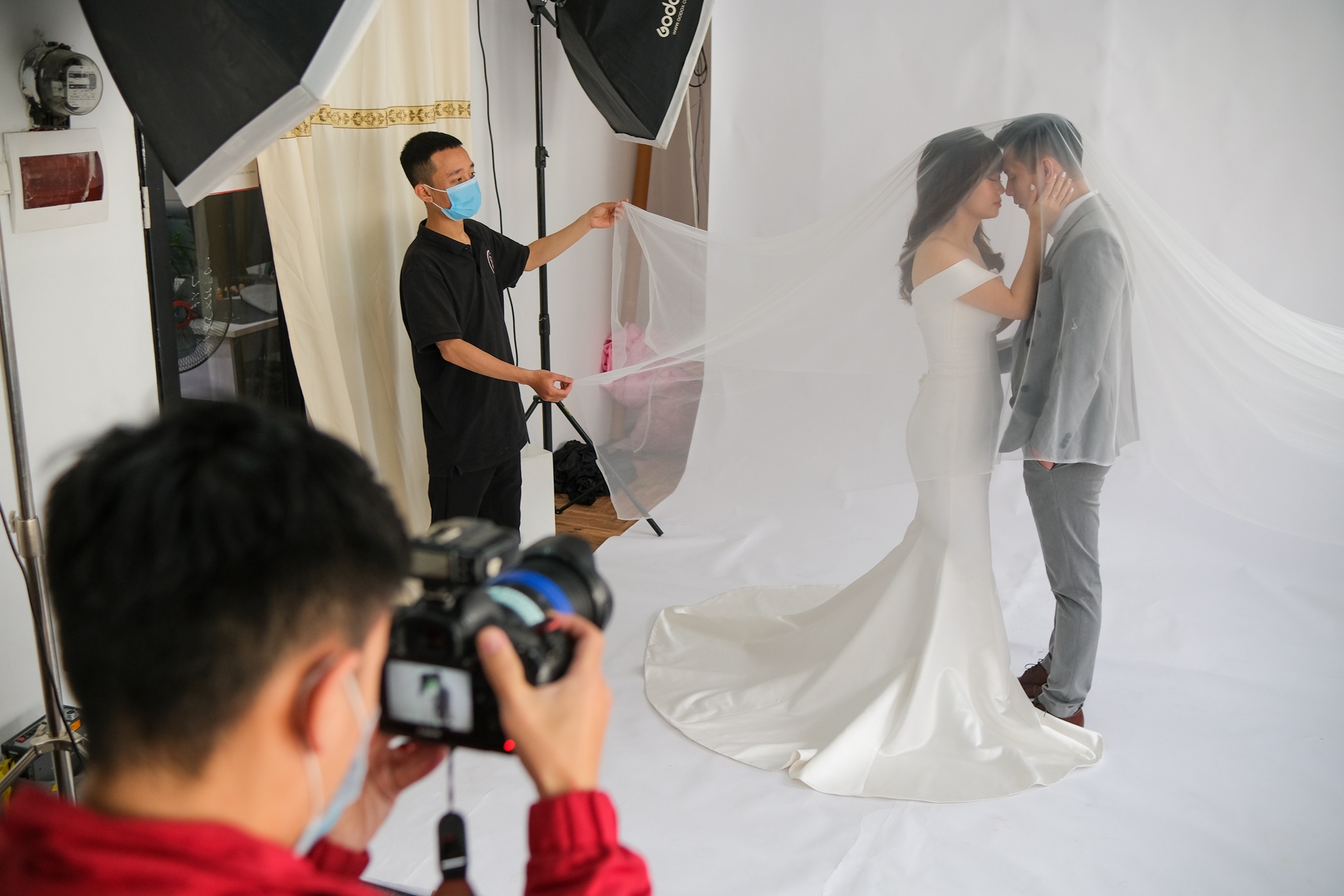 thợ ảnh cưới tất bật hậu giãn cách ảnh 2 tho anh cuoi tat bat hau gian cach anh 2