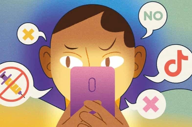 Tin gia tren TikTok, Facebook khien gioi tre Anh chan chu tiem vaccine hinh anh