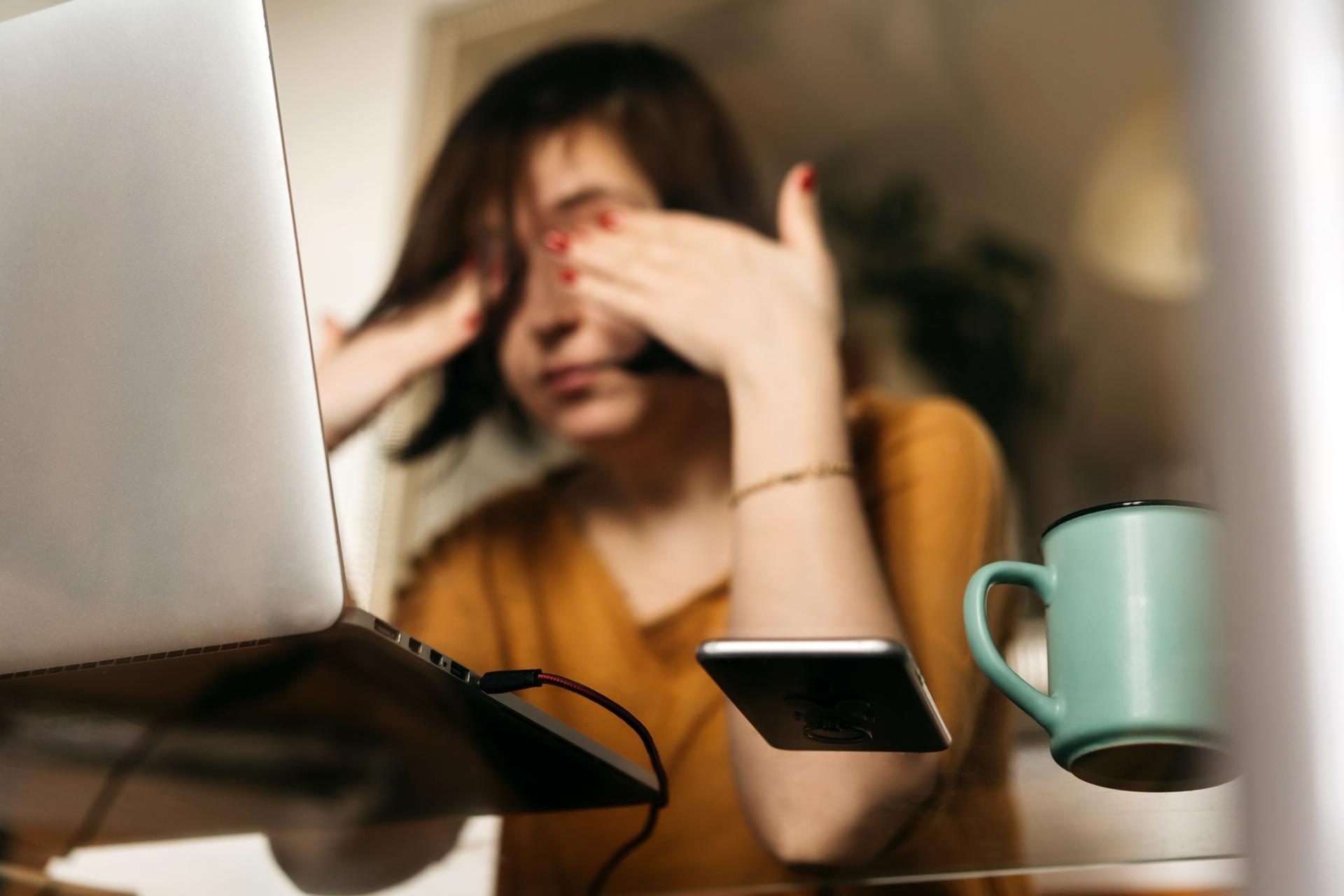 kiệt quệ vì họp online ảnh 1 kiet que vi hop online anh 1