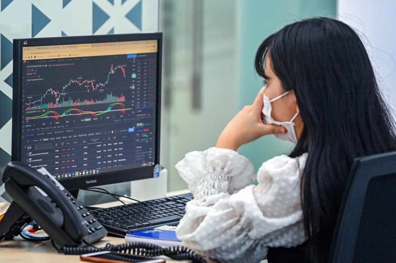 Gen Z choi chung khoan: 'Lo nhieu cung chap nhan, coi do la hoc phi' hinh anh