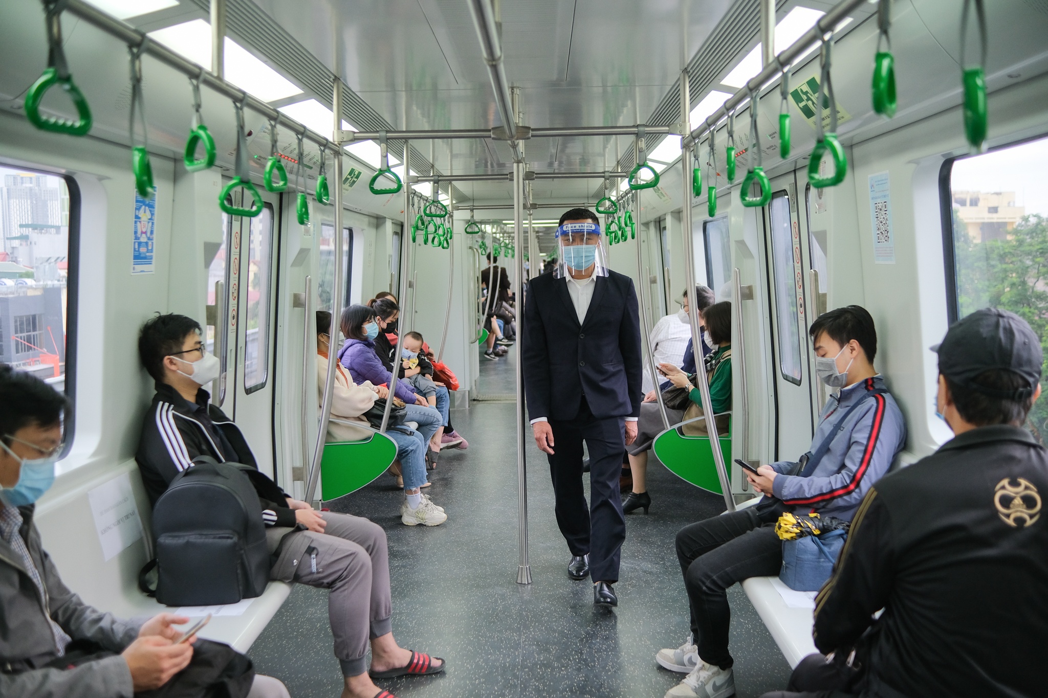 nhan vien lai tau Cat Linh - Ha Dong anh 7