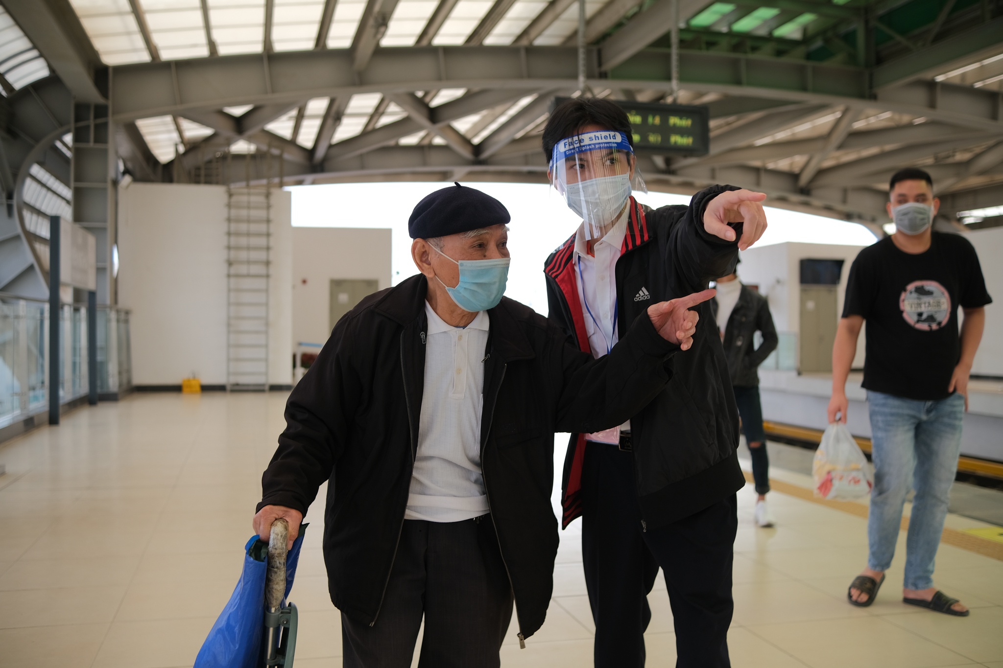 nhan vien lai tau Cat Linh - Ha Dong anh 2