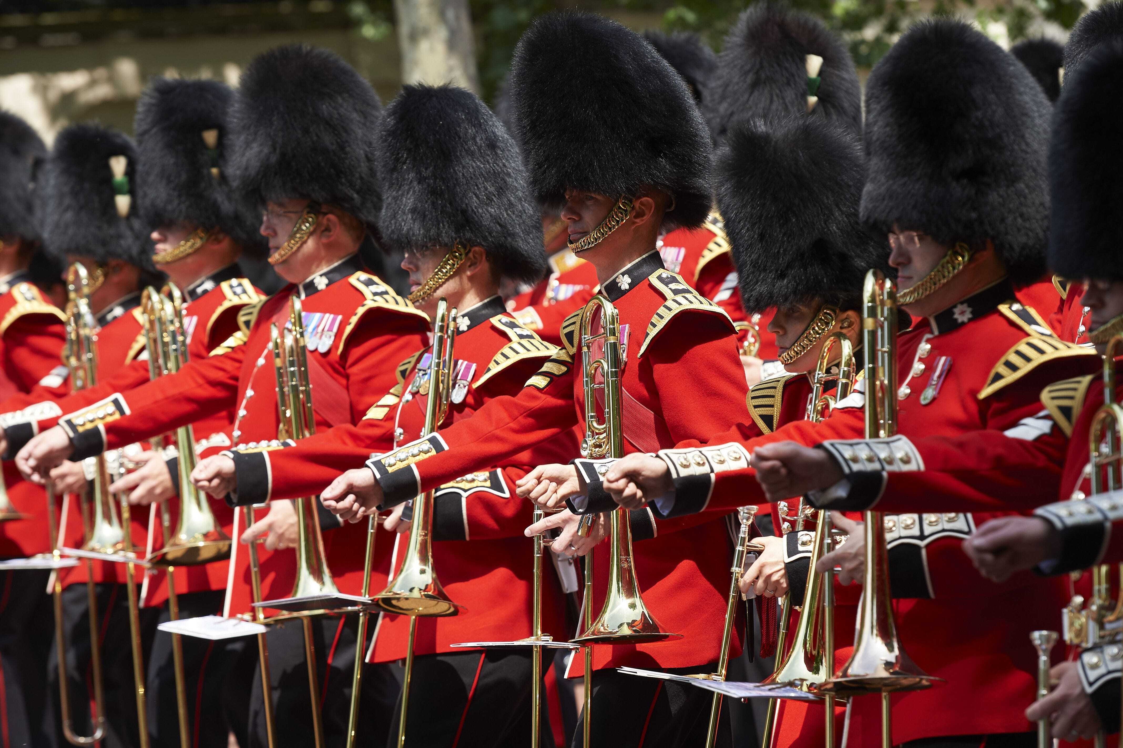 11 cong viec ky la Hoang gia Anh anh 12