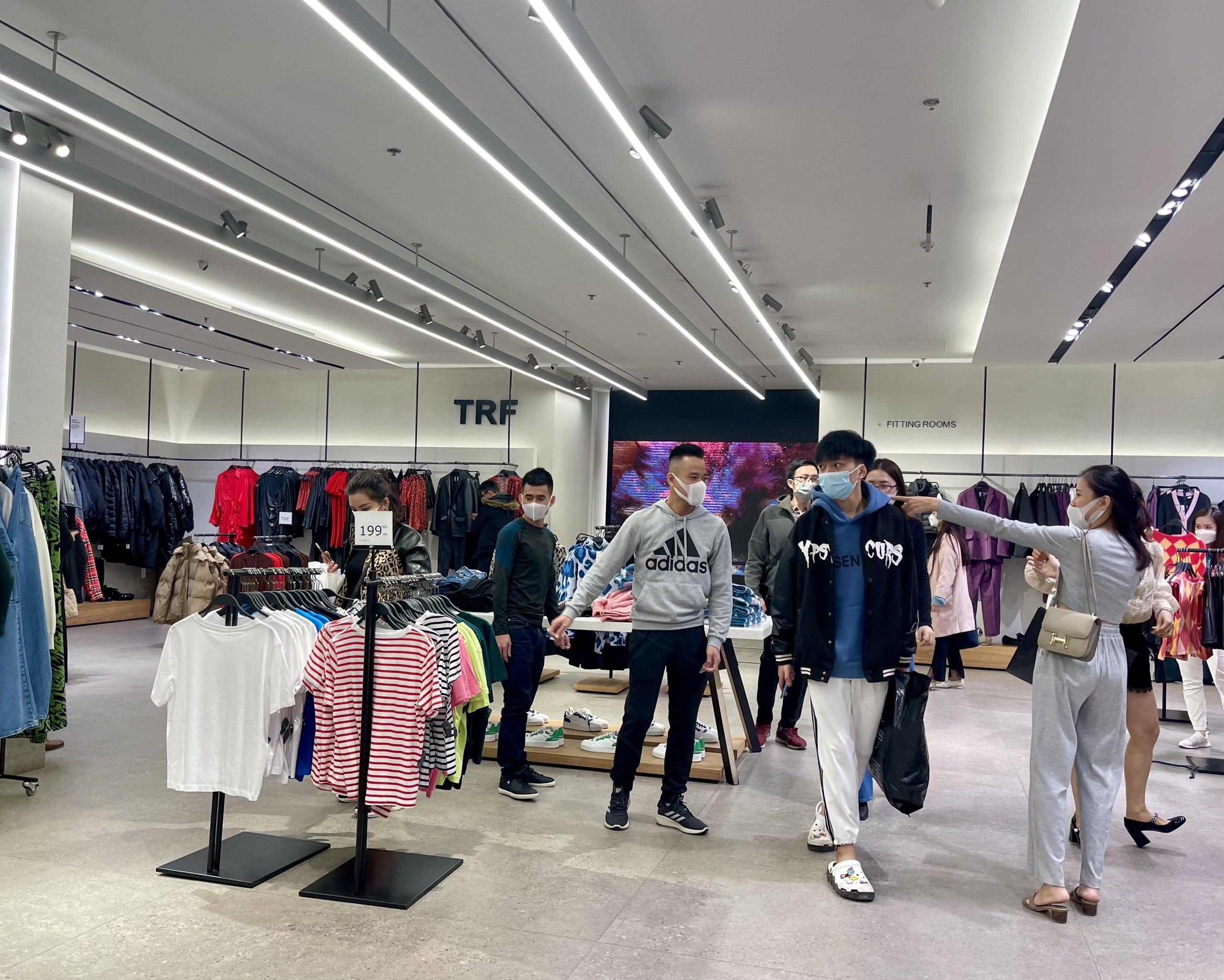 Black Friday không còn chen chúc xếp hàng ảnh 2 Black Friday khong con chen chuc xep hang anh 2