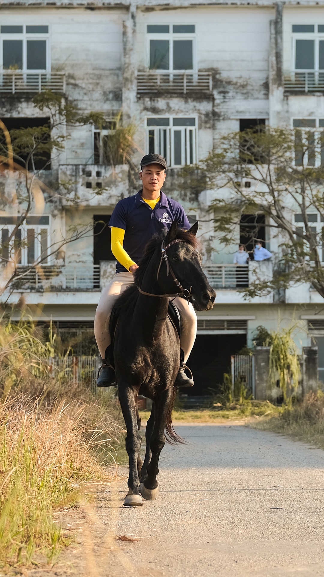 huấn luyện viên dạy cưỡi ngựa ảnh 2 huan luyen vien day cuoi ngua anh 2