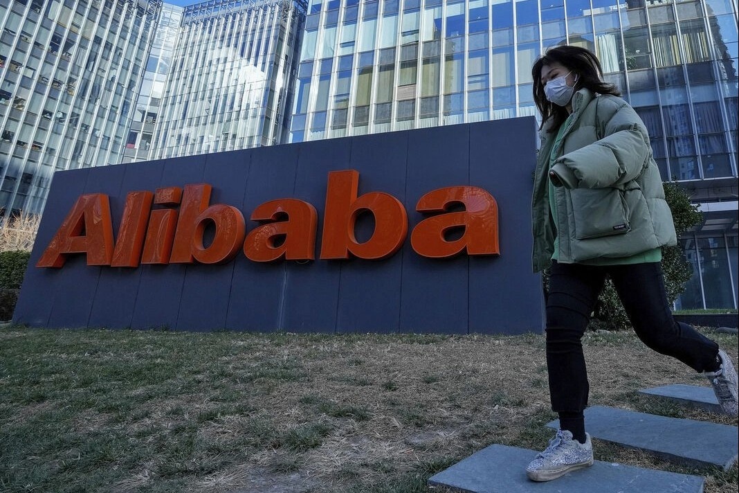 Nu nhan vien Alibaba bi sa thai vi to cao sep cuong buc hinh anh