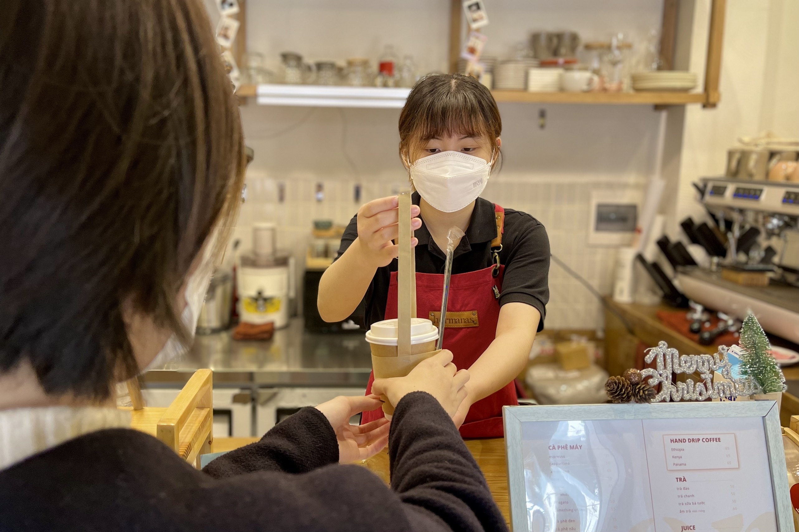 dong cua quan du ban mang ve anh 3