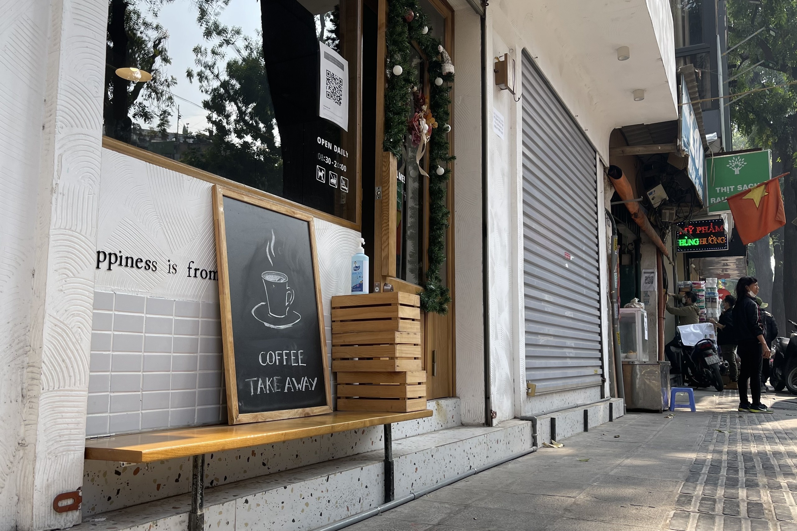 dong cua quan du ban mang ve anh 4