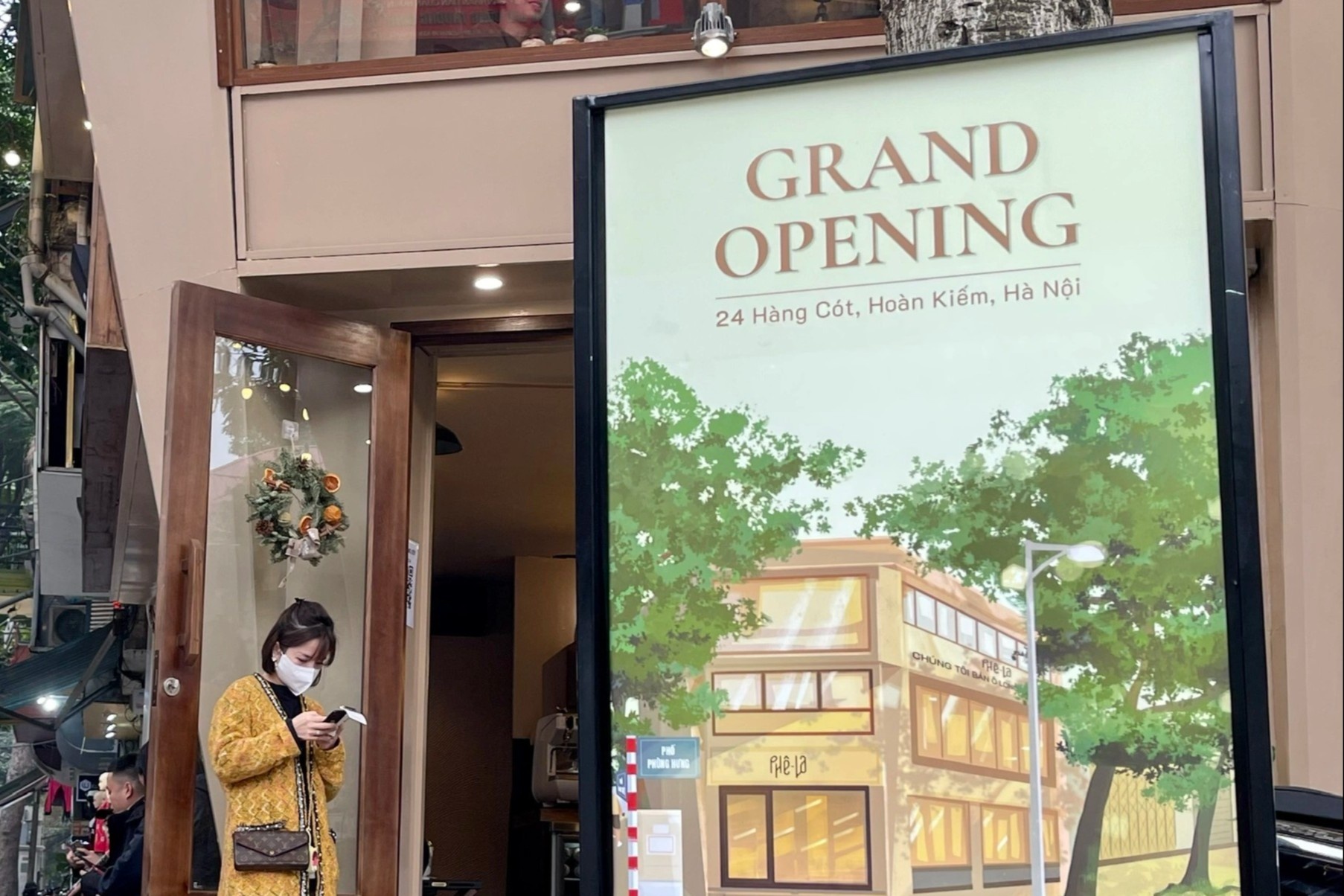 Quan ca phe moi khai truong 3 ngay da phai ban mang ve hinh anh