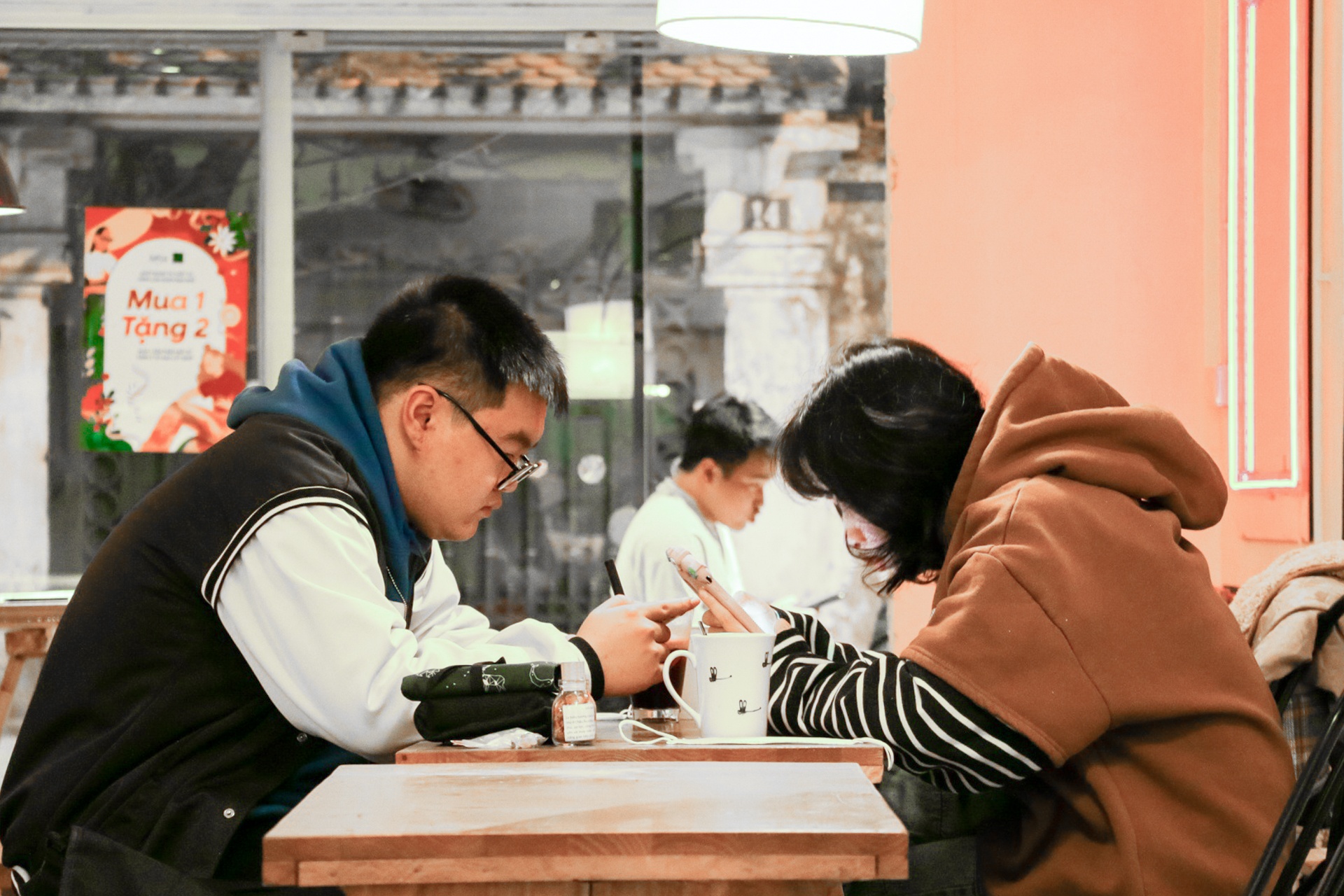 quan ca phe tu choi nhan khach anh 2