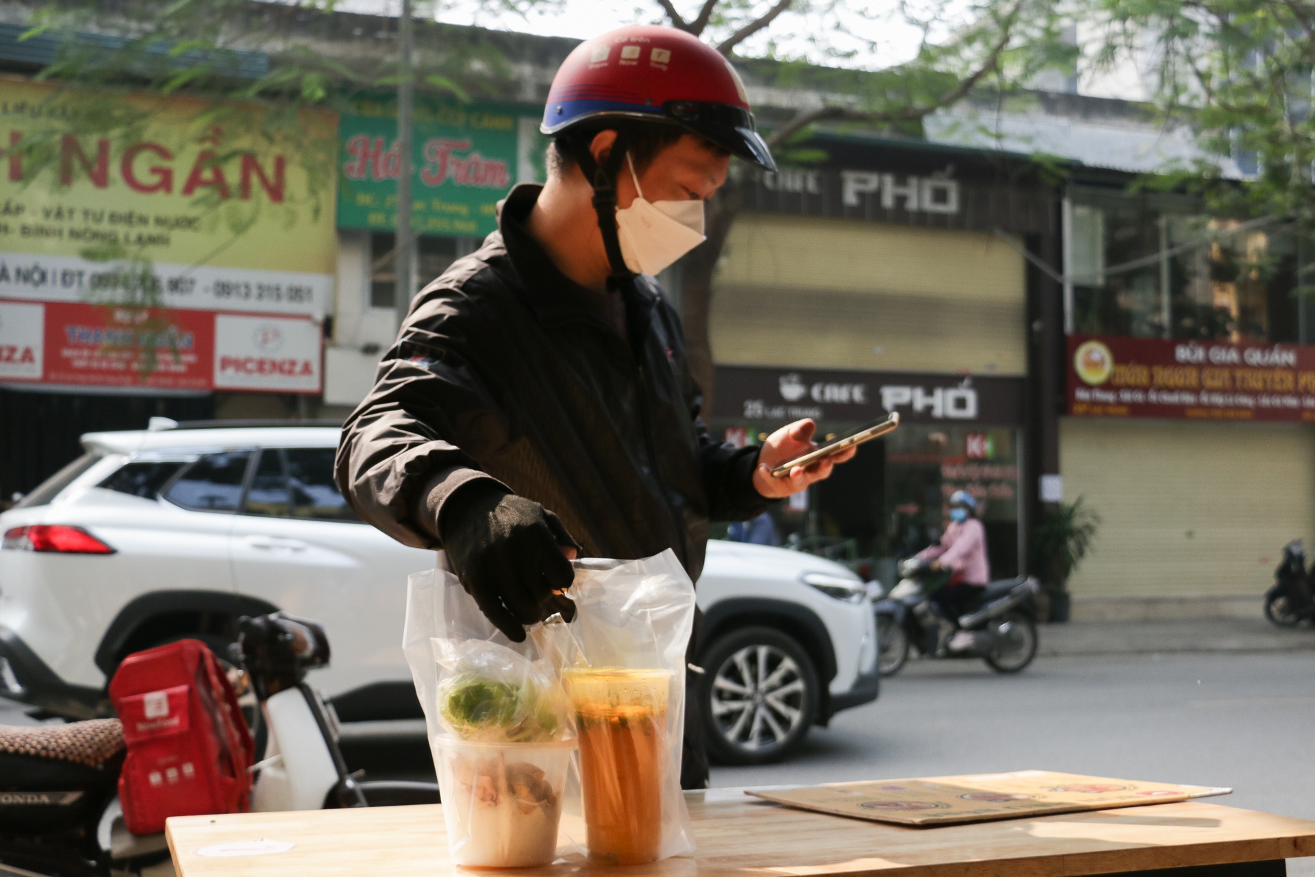 dân văn phòng Hà Nội tìm shipper giao đồ ăn trưa ảnh 7 dan van phong Ha Noi tim shipper giao do an trua anh 7