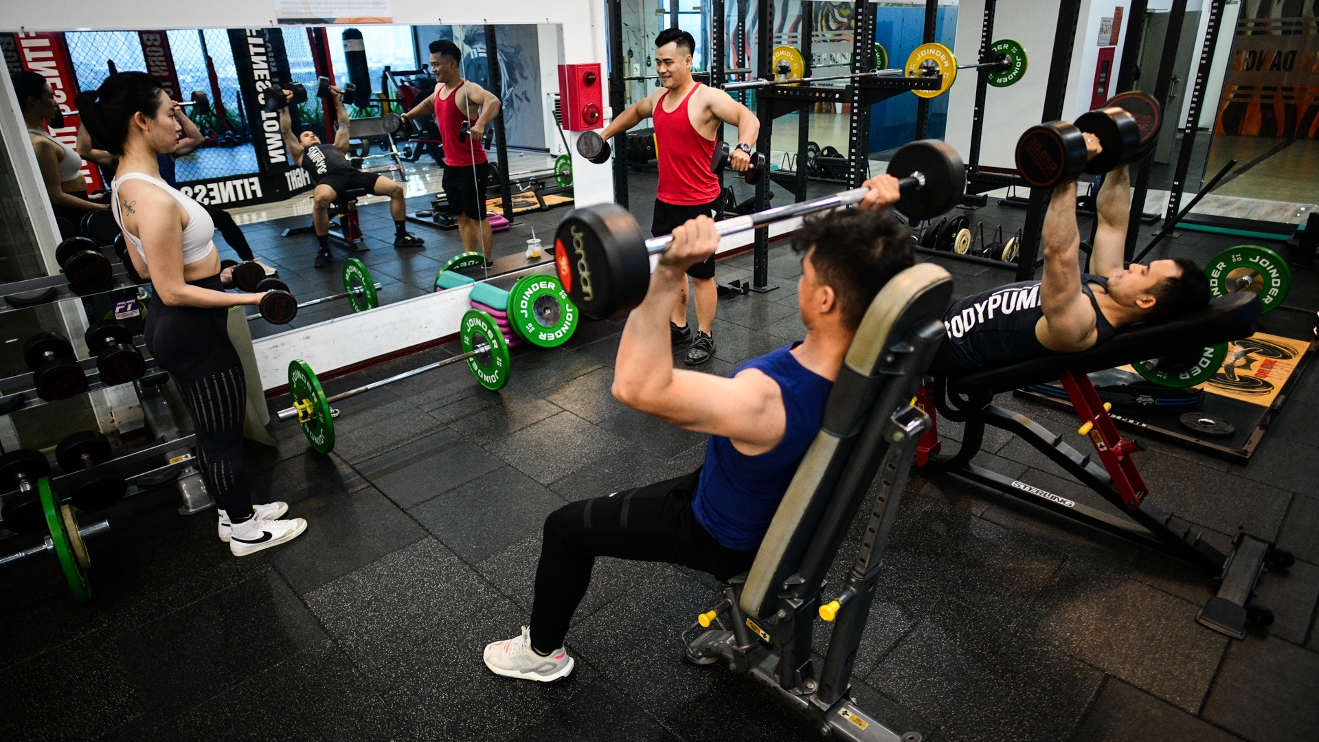 nam trang tay cua cac huan luyen vien the hinh anh 1