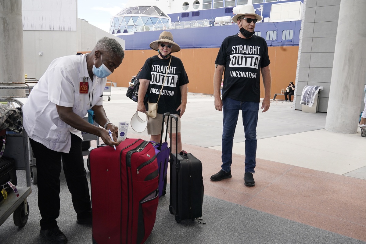 bua an cach ly thieu thon tren du thuyen hang sang o My anh 3