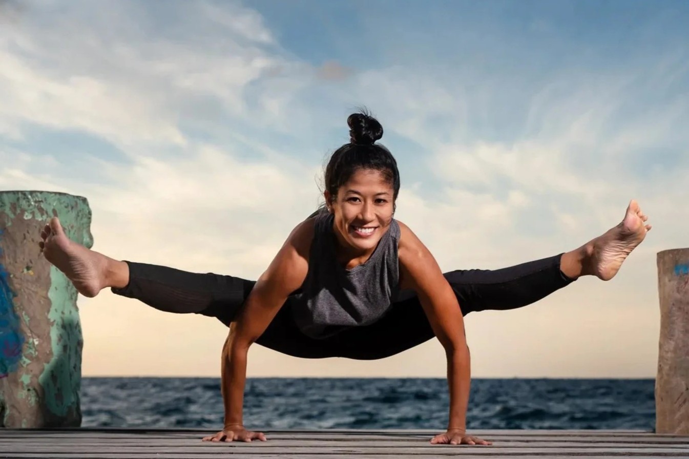 Nguoi phu nu goc Viet bo viec luong cao, di day yoga hinh anh